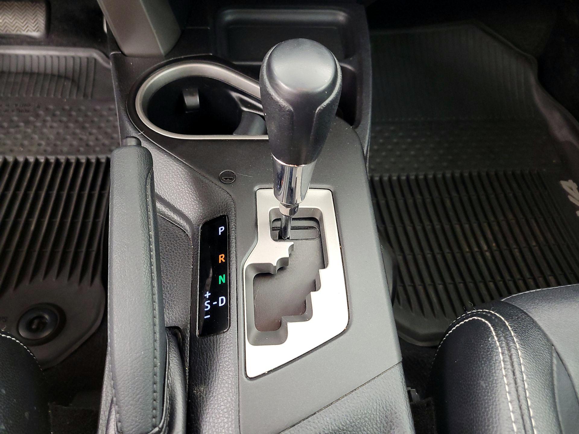 Thumbnail: 2018 Toyota RAV4 - 17