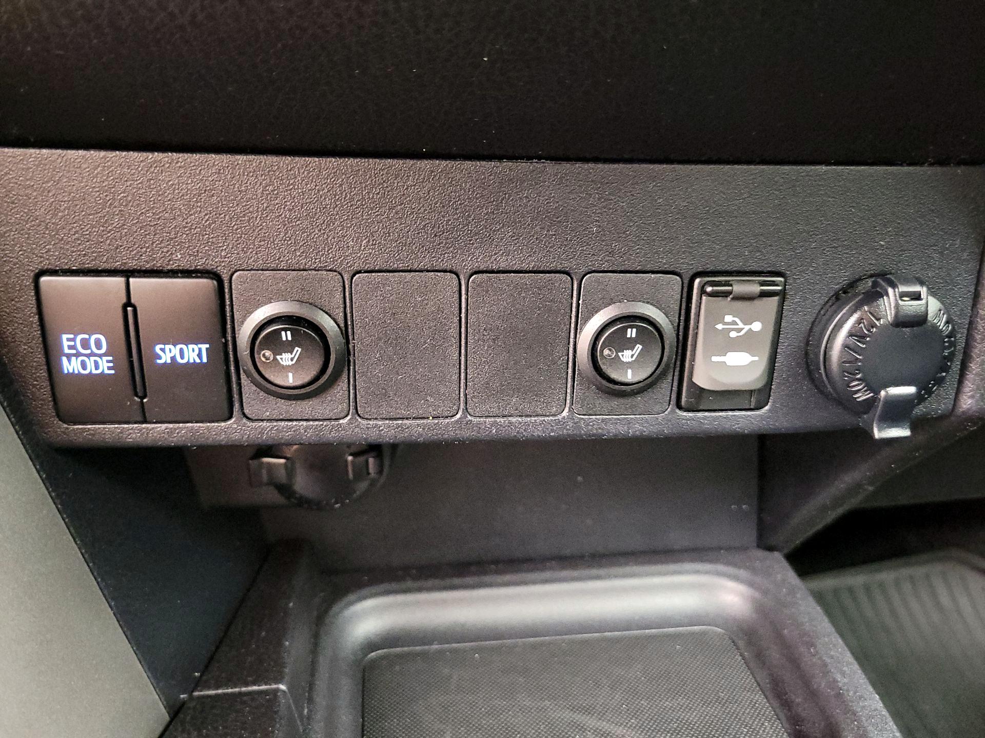 Thumbnail: 2018 Toyota RAV4 - 18