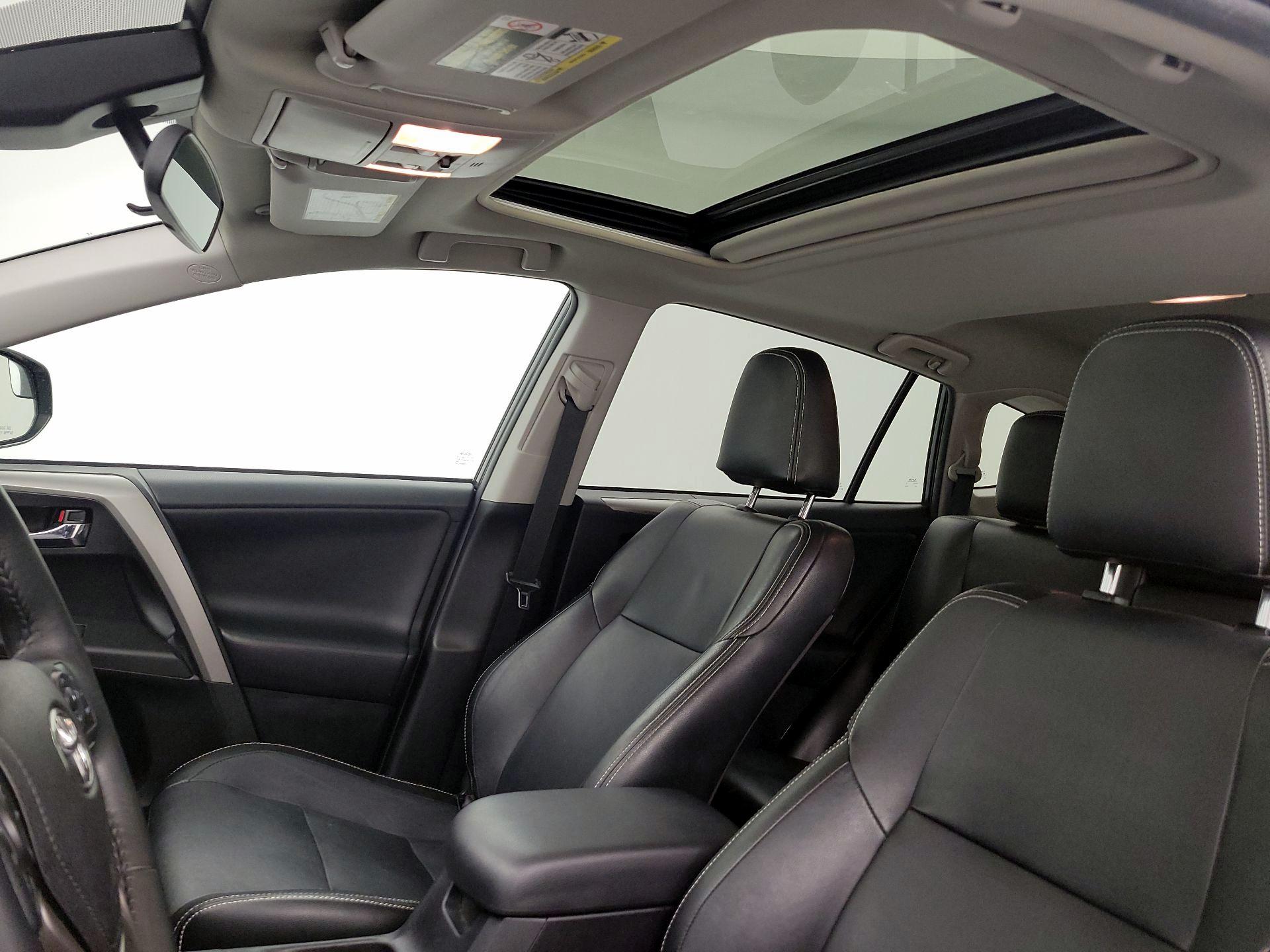 Thumbnail: 2018 Toyota RAV4 - 19