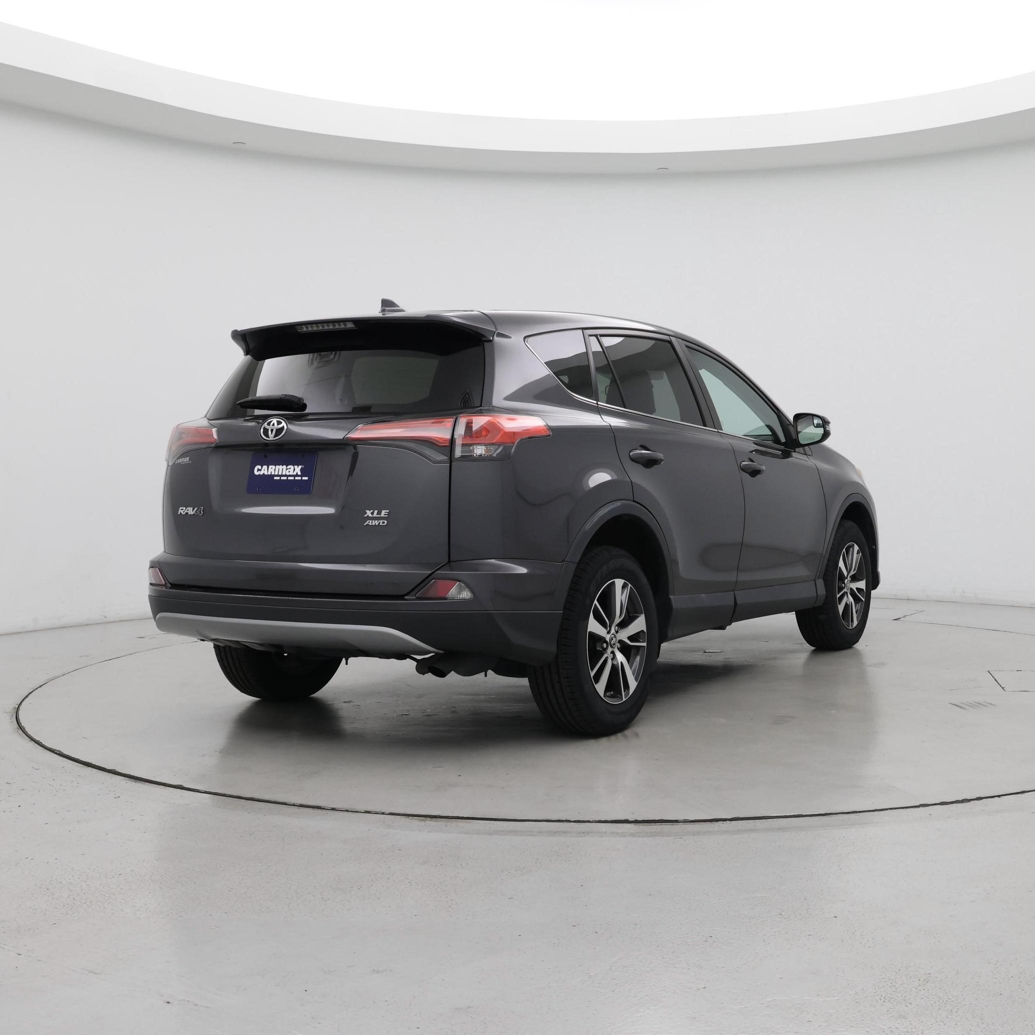 Thumbnail: 2018 Toyota RAV4 - 8
