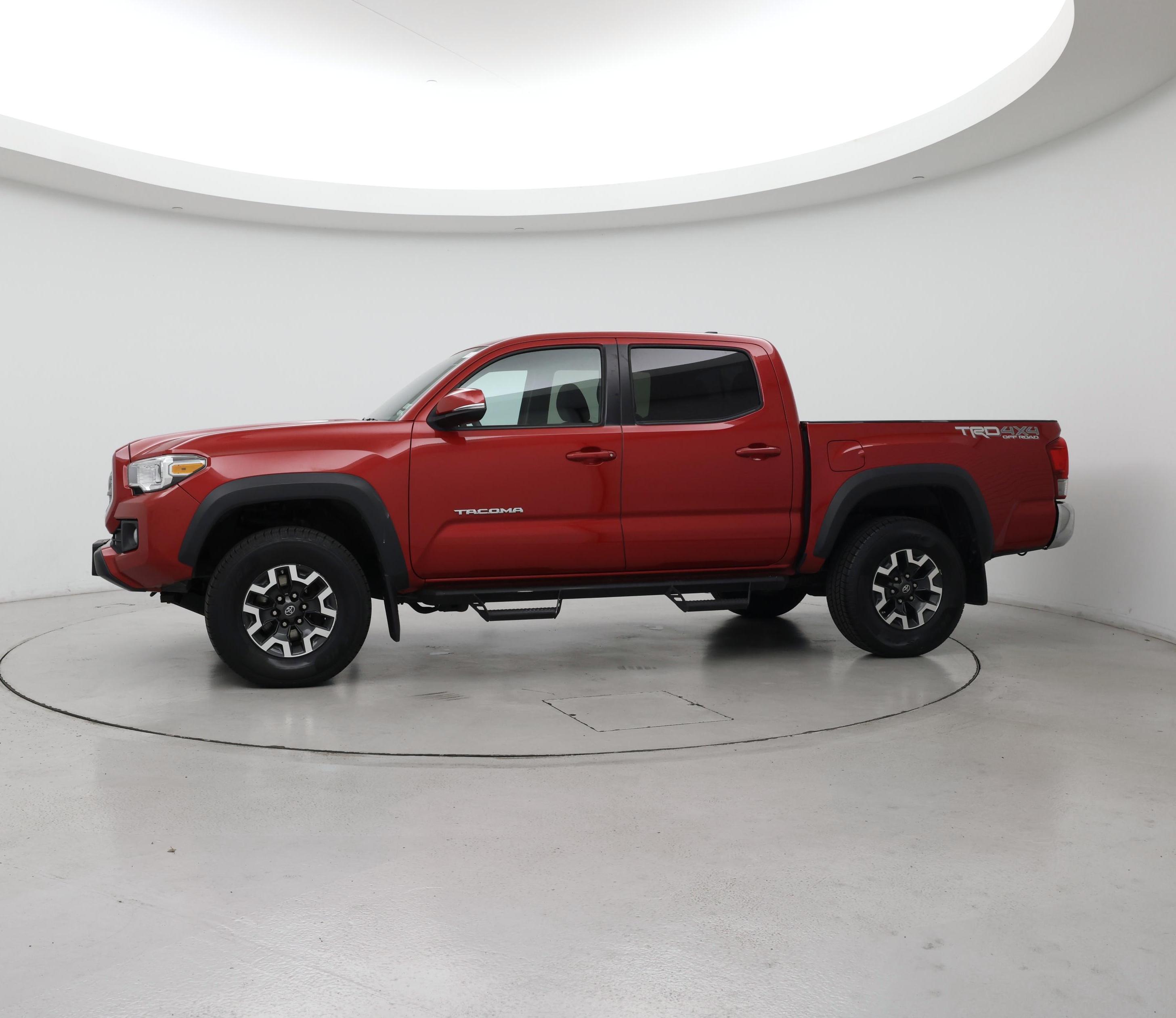 Thumbnail: 2016 Toyota Tacoma - 3