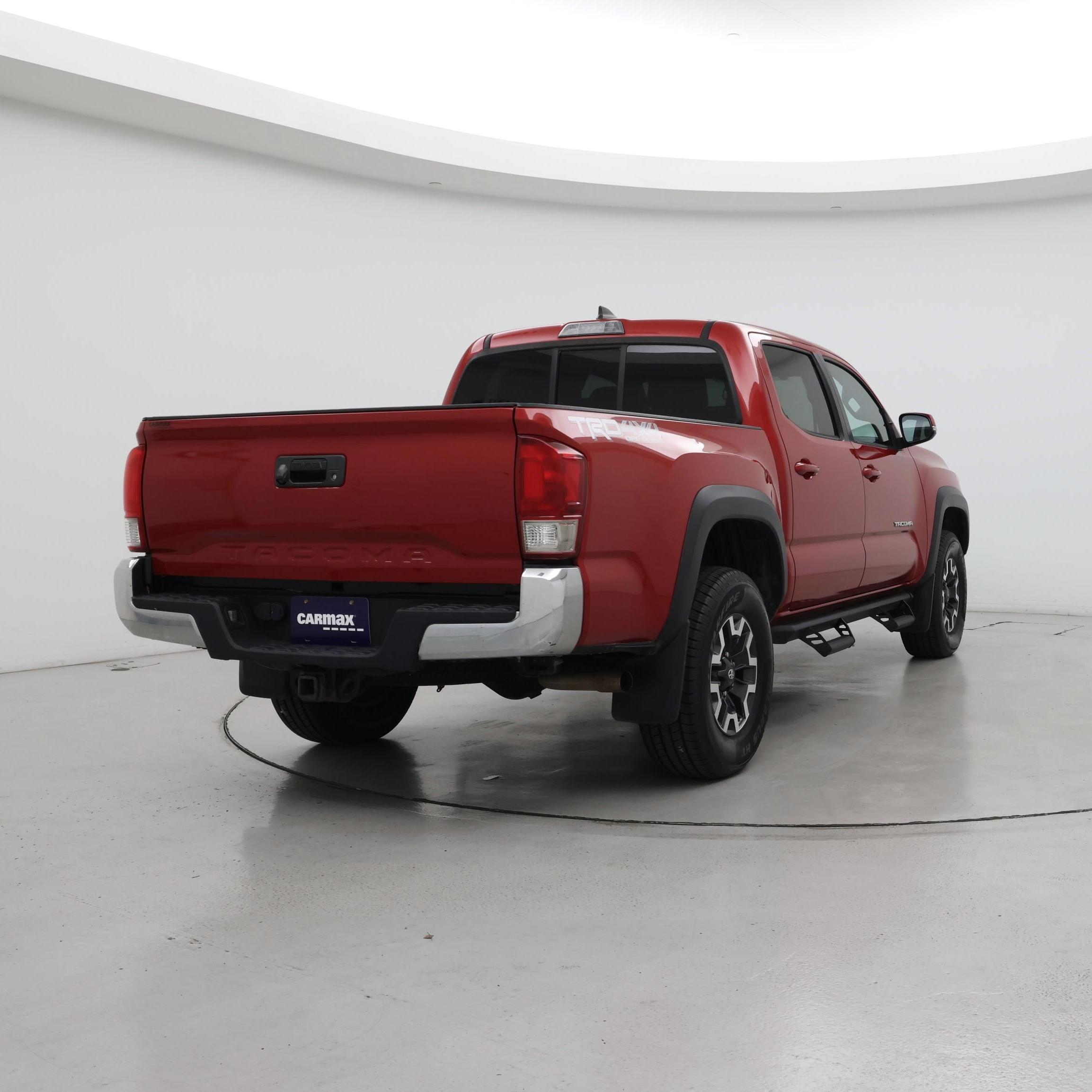 Thumbnail: 2016 Toyota Tacoma - 8