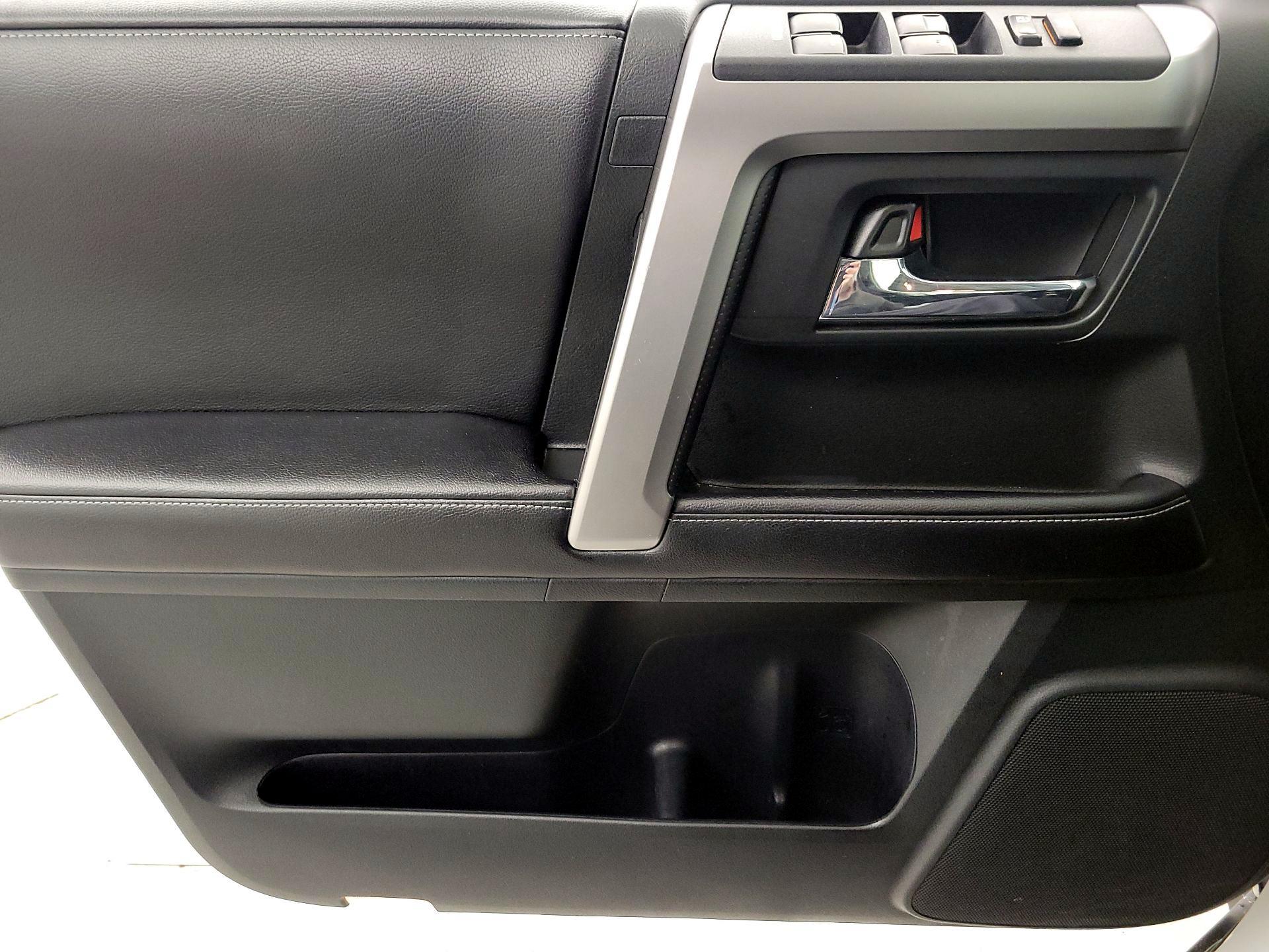 Thumbnail: 2016 Toyota 4Runner - 12