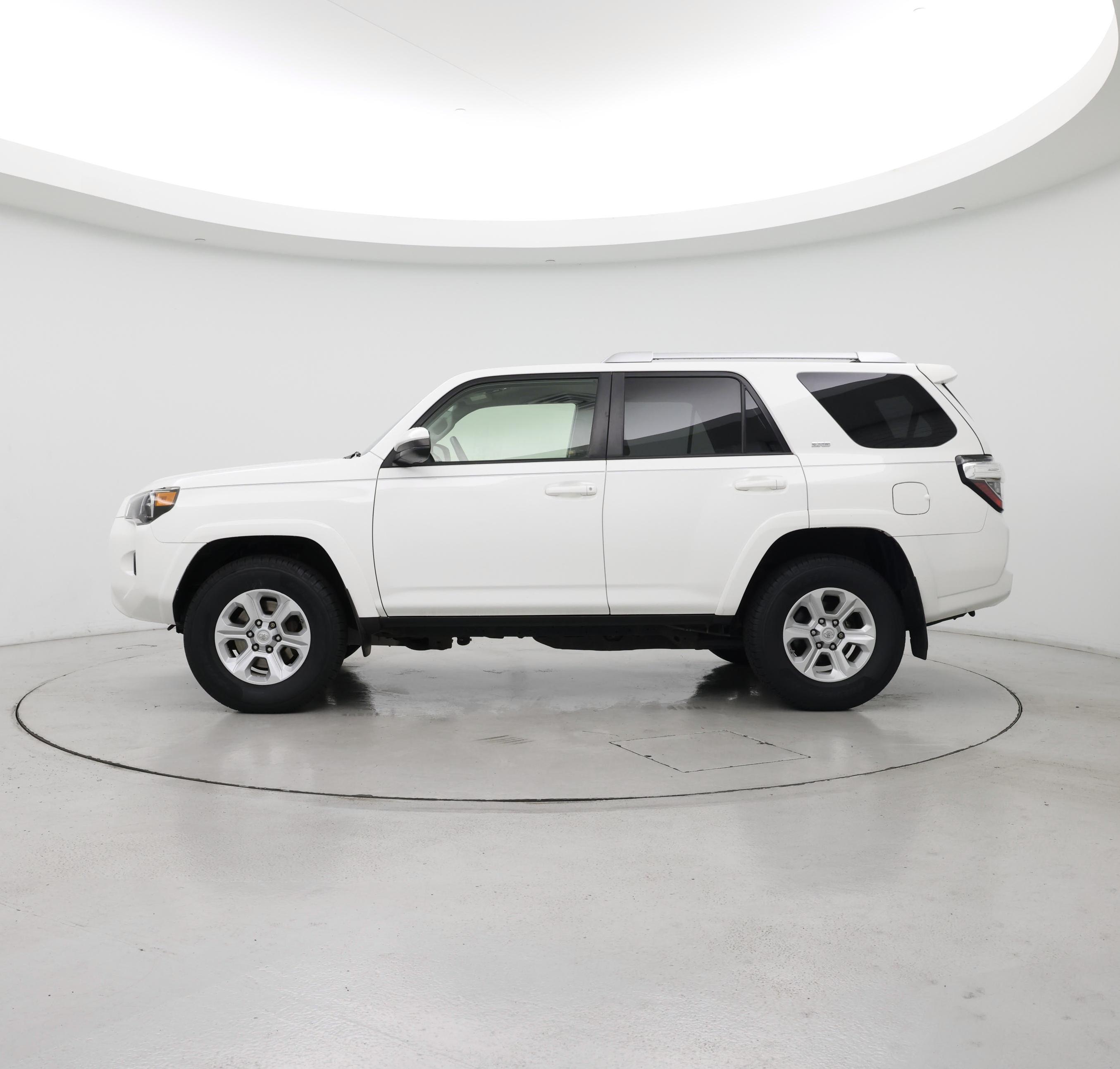 Thumbnail: 2016 Toyota 4Runner - 3