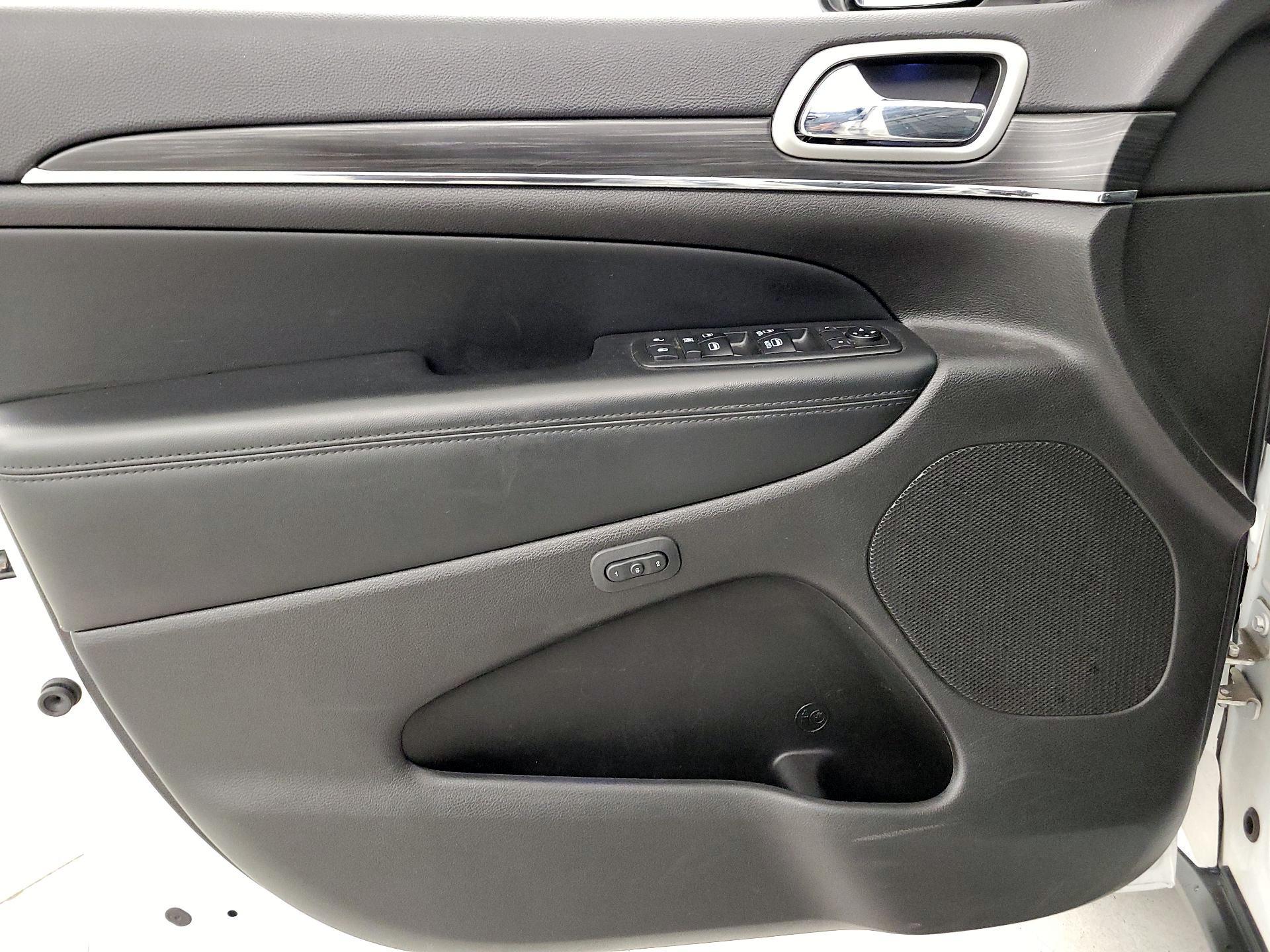 Thumbnail: 2019 Jeep Grand Cherokee - 12