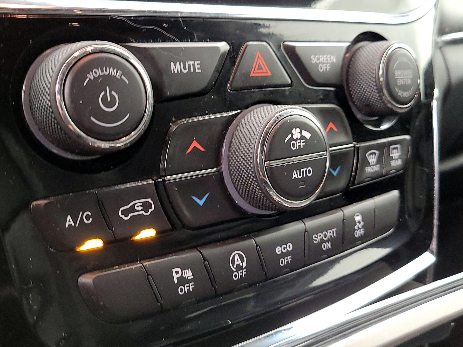 Thumbnail: 2019 Jeep Grand Cherokee - 17