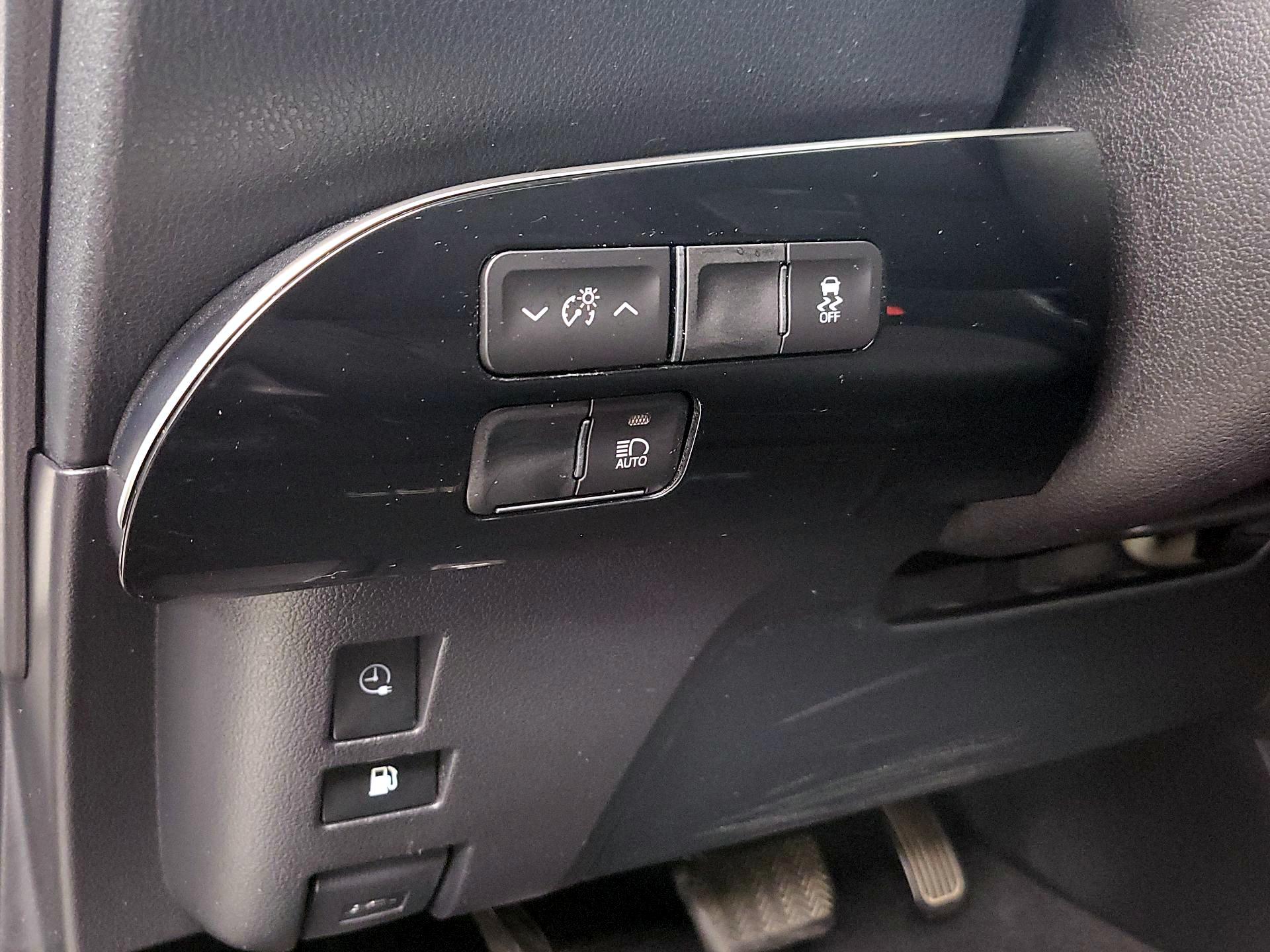 Thumbnail: 2022 Toyota Prius Prime - 13