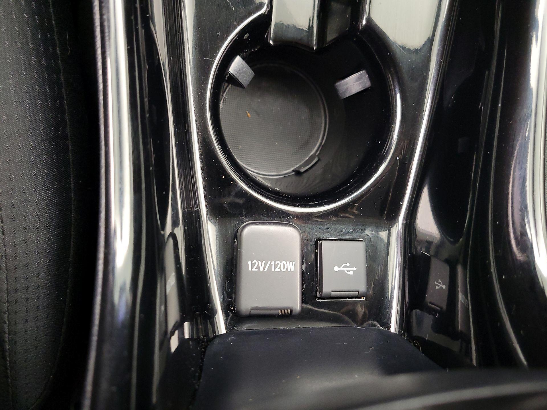 Thumbnail: 2022 Toyota Prius Prime - 18