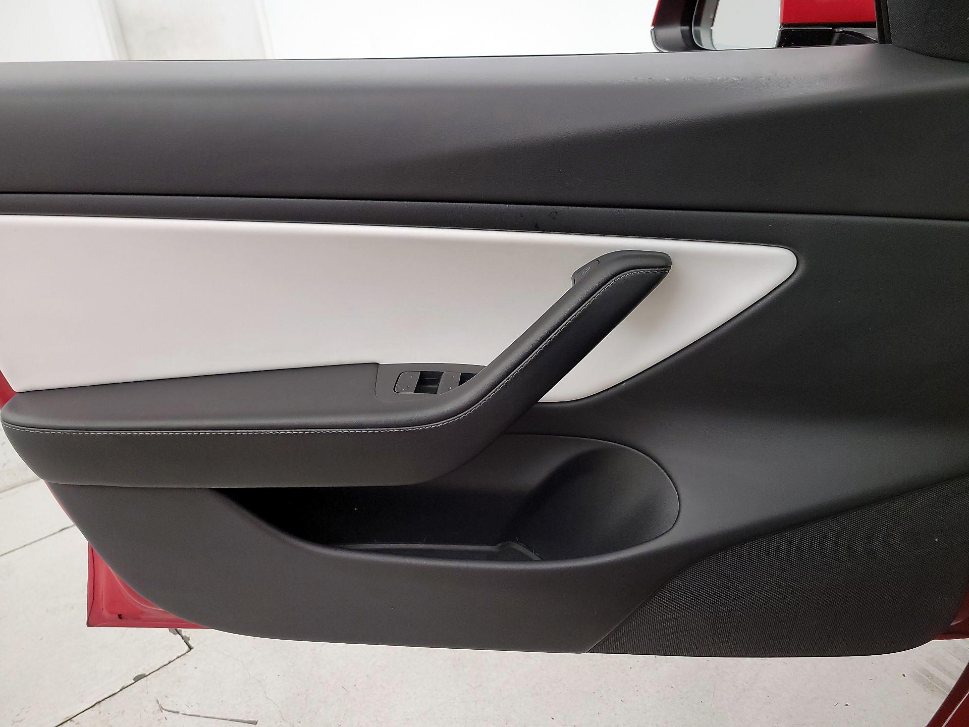 Thumbnail: 2021 Tesla Model 3 - 12