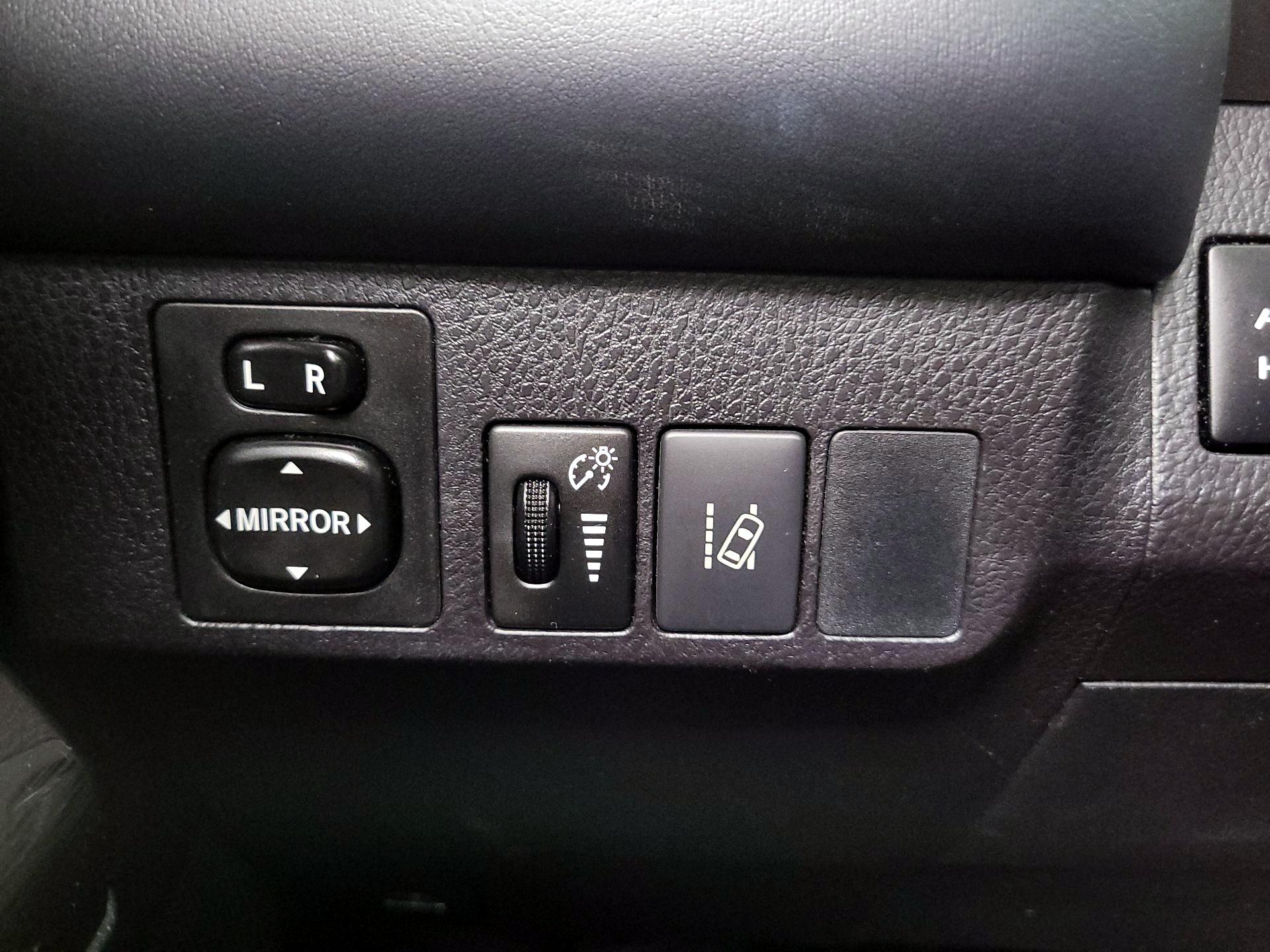 Thumbnail: 2016 Toyota RAV4 - 13