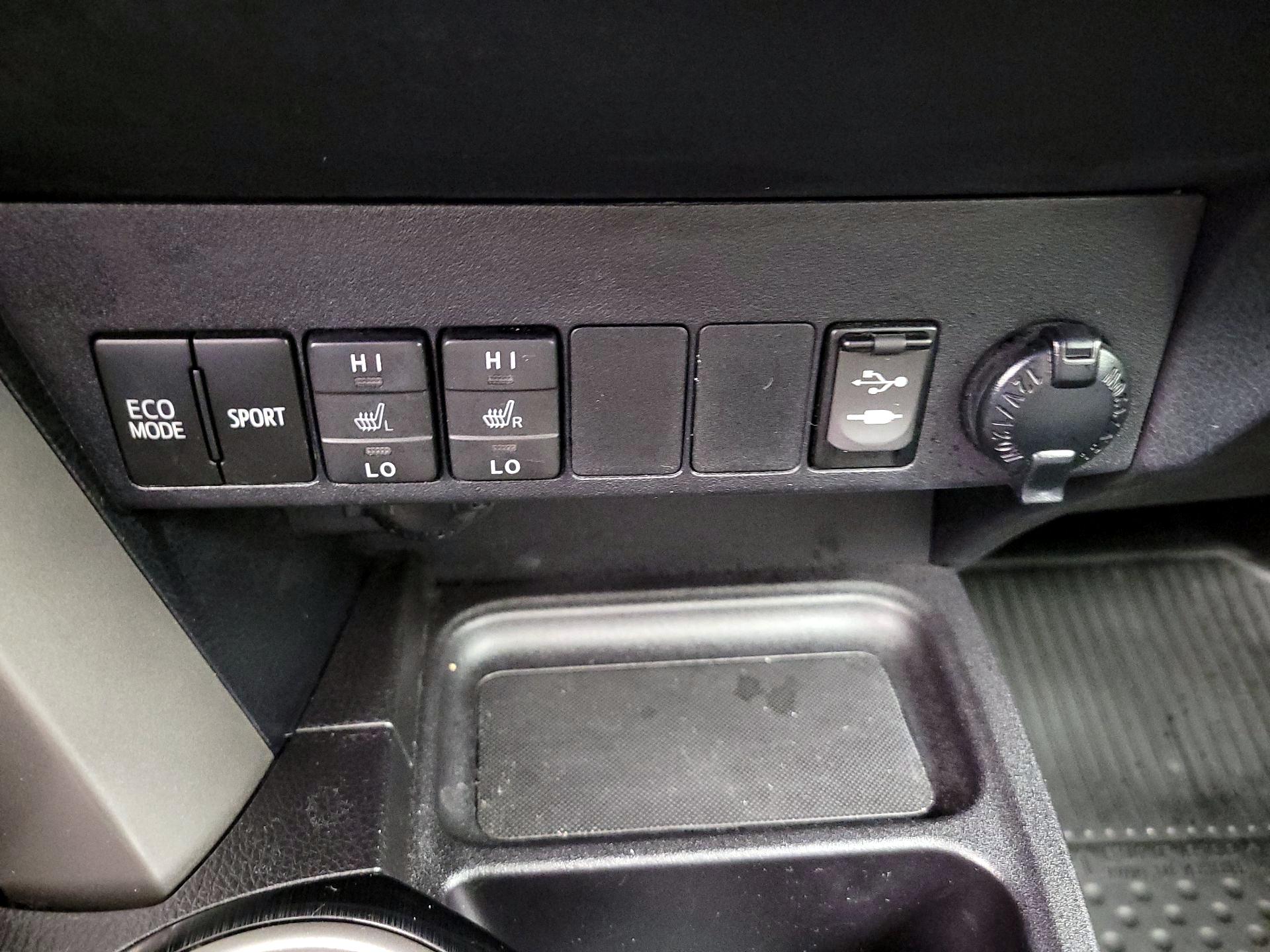 Thumbnail: 2016 Toyota RAV4 - 18