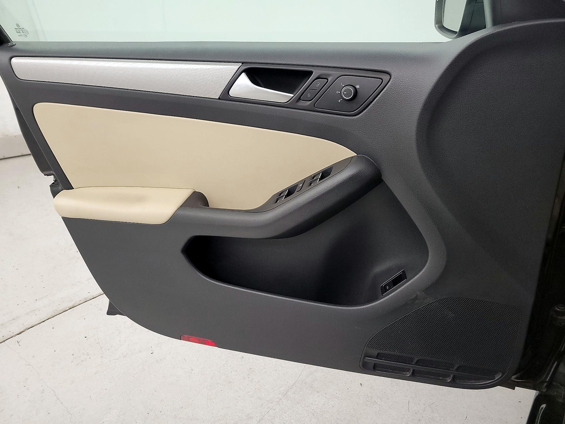 Thumbnail: 2015 Volkswagen Jetta - 12