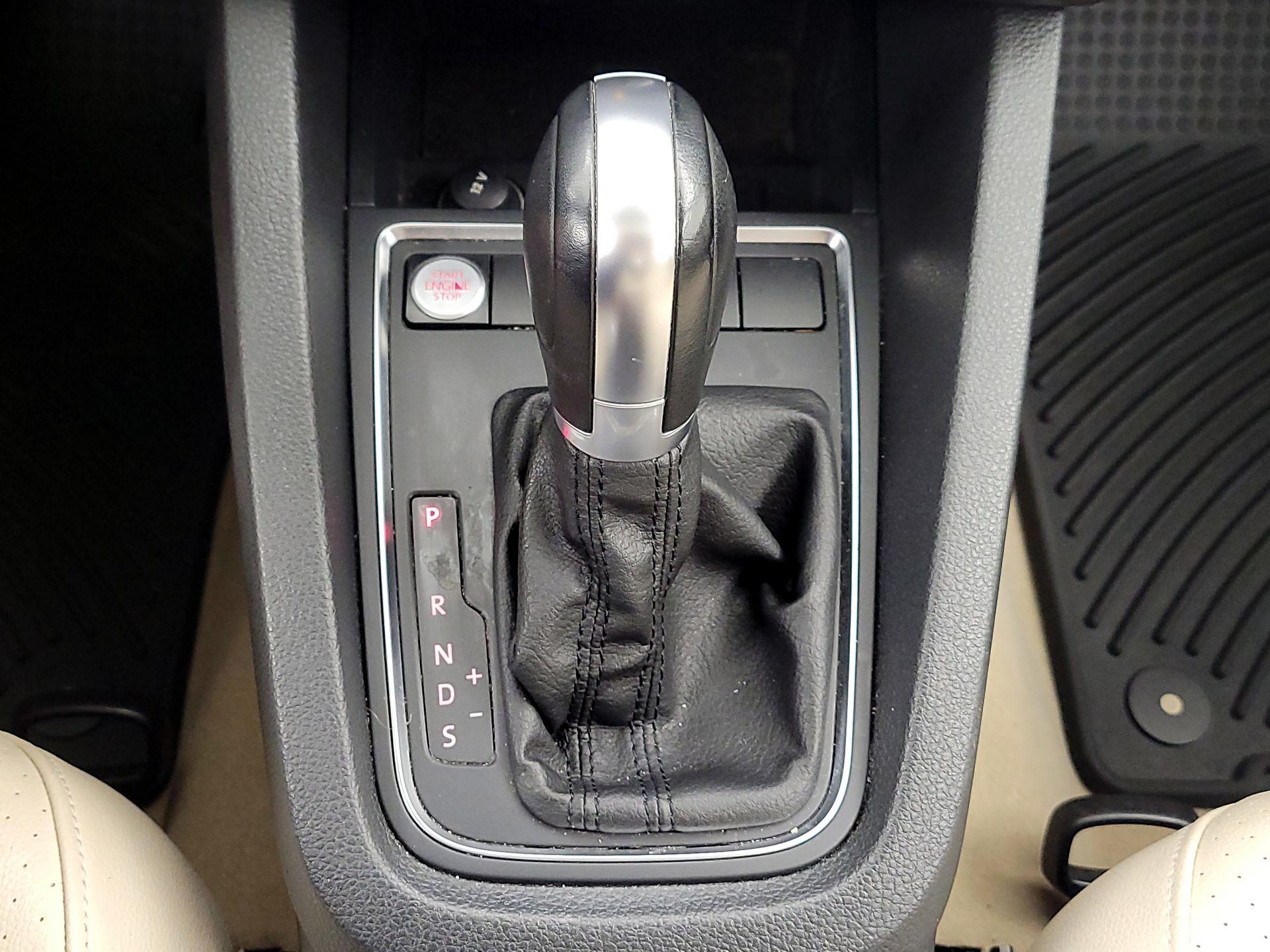 Thumbnail: 2015 Volkswagen Jetta - 18