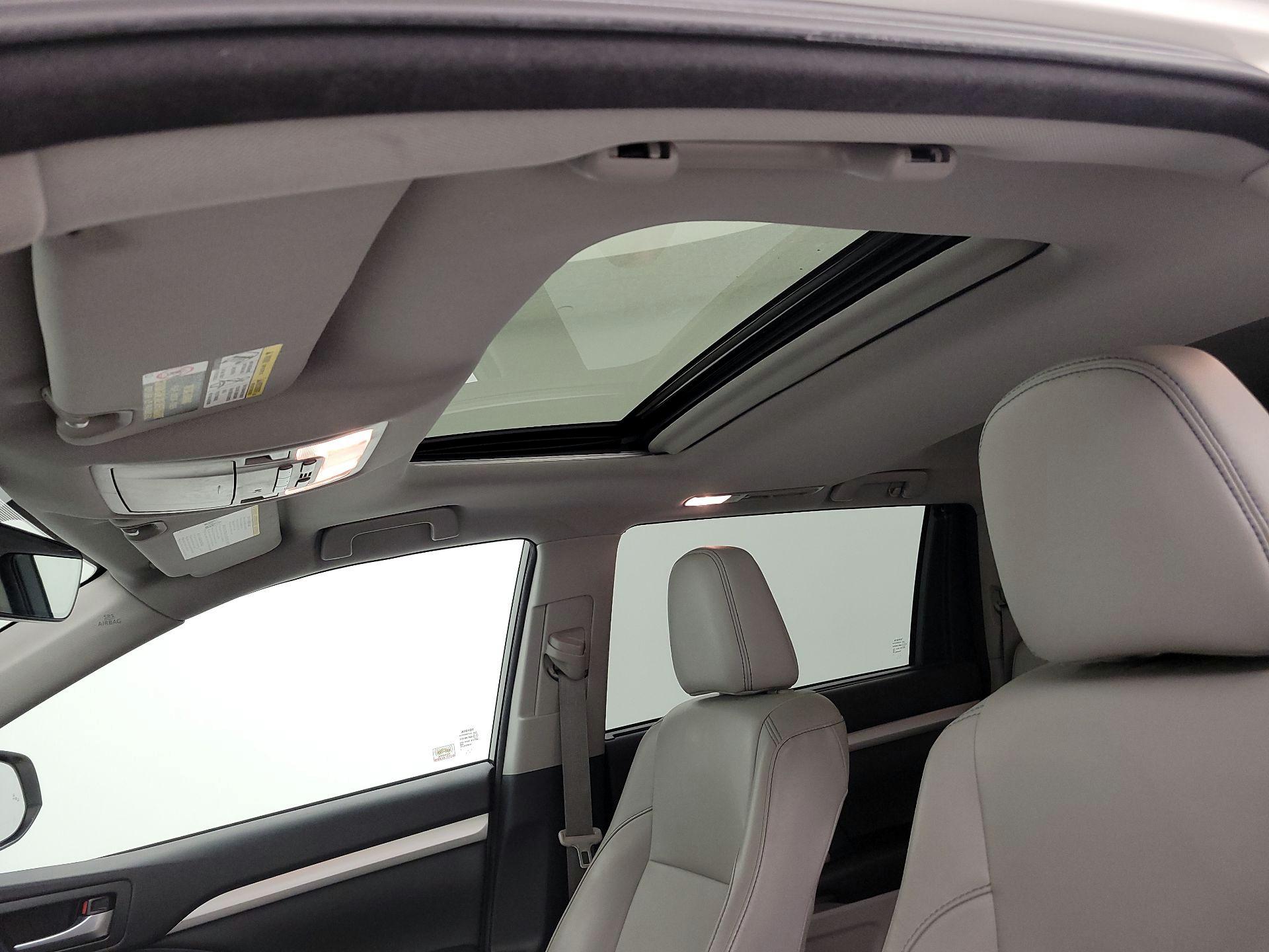 Thumbnail: 2018 Toyota Highlander - 20