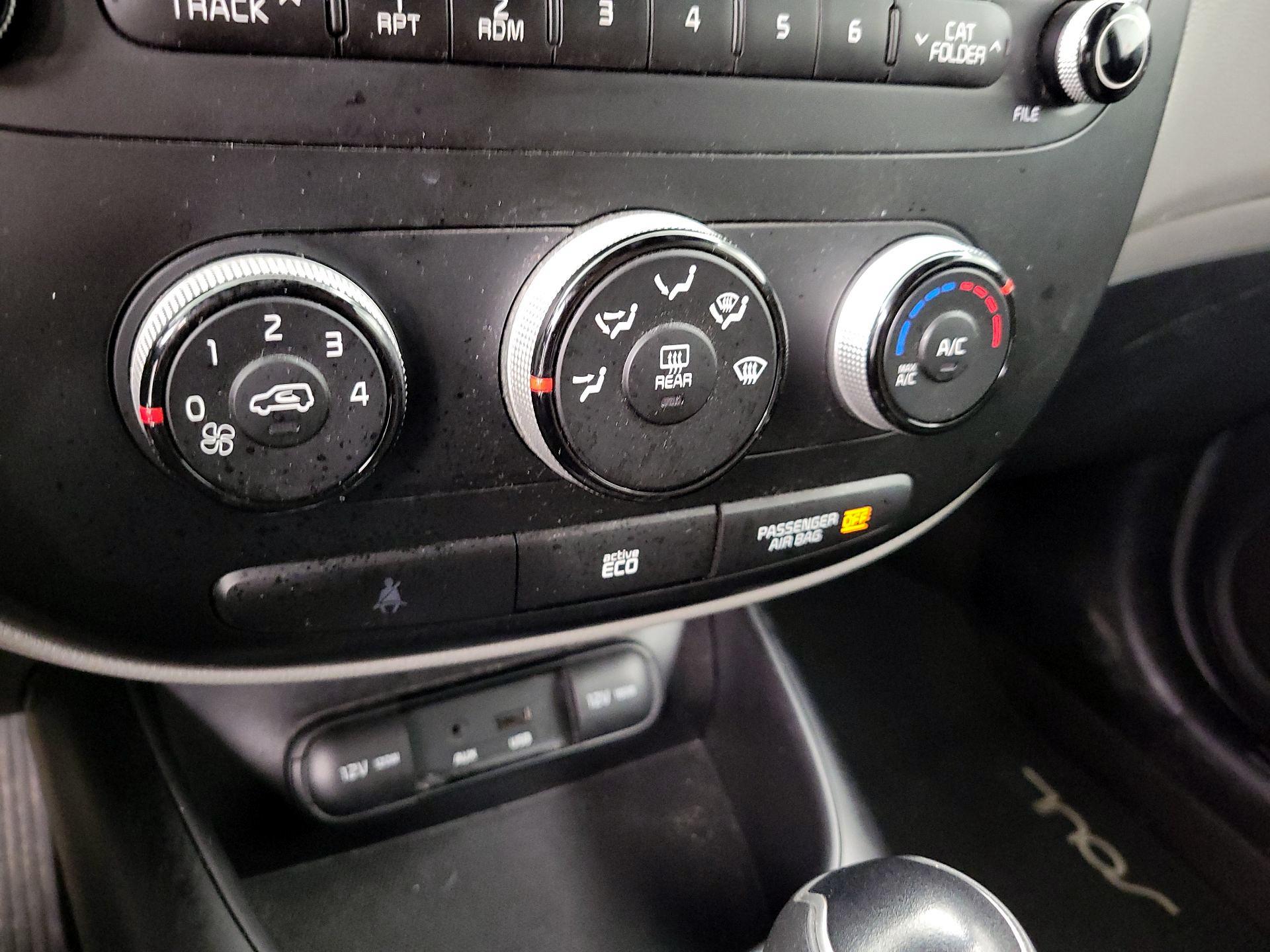 Thumbnail: 2015 Kia Soul - 15