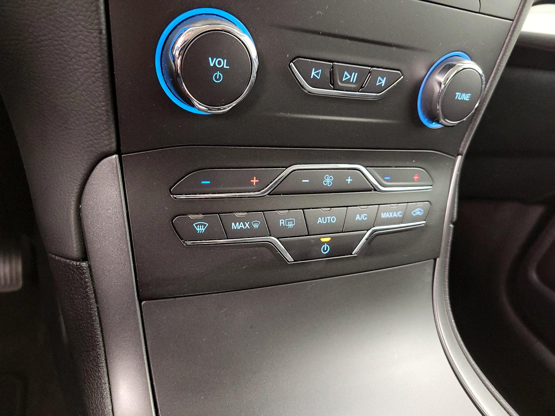 Thumbnail: 2020 Ford Edge - 16