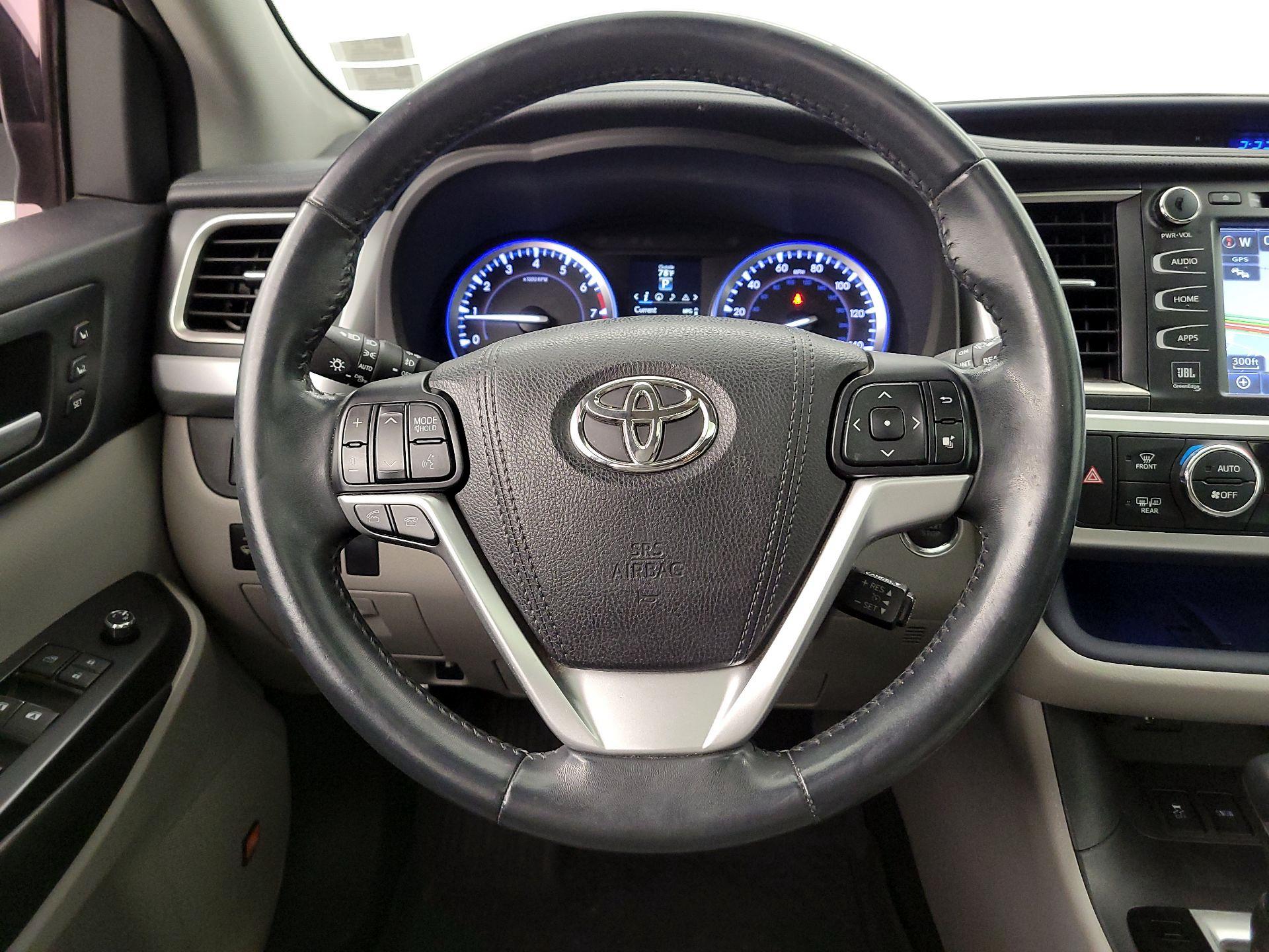 Thumbnail: 2016 Toyota Highlander - 10