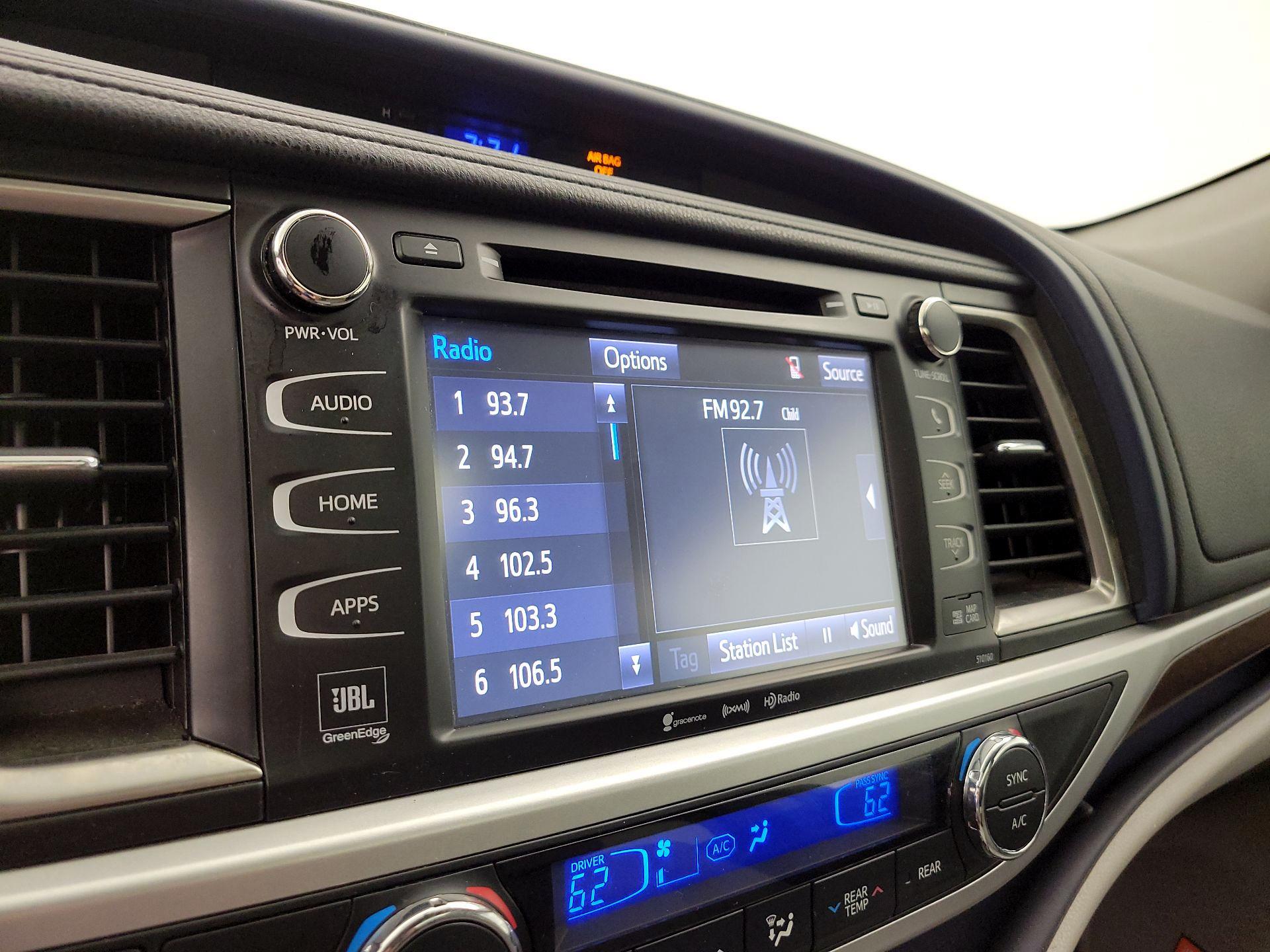 Thumbnail: 2016 Toyota Highlander - 16