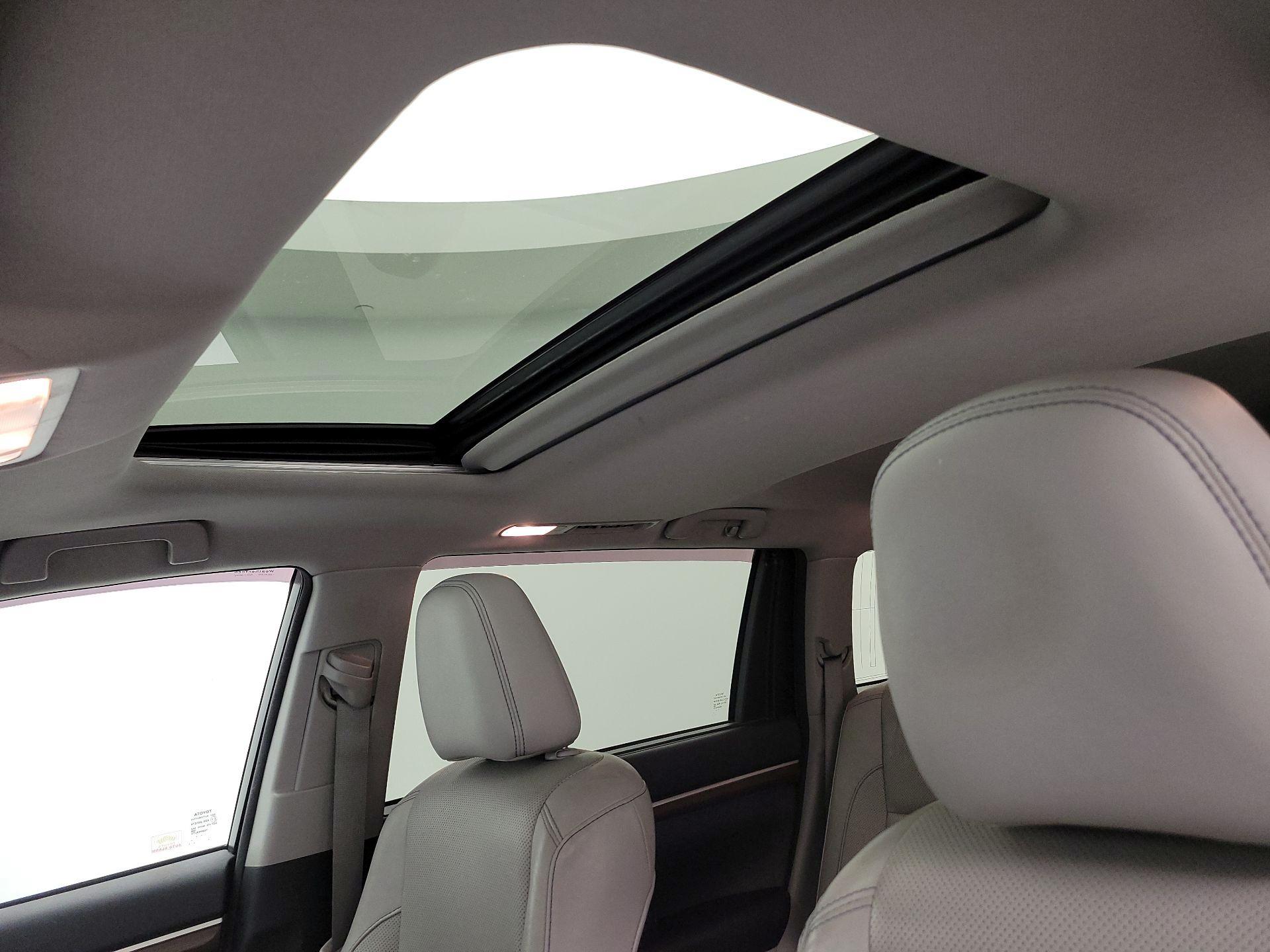 Thumbnail: 2016 Toyota Highlander - 20