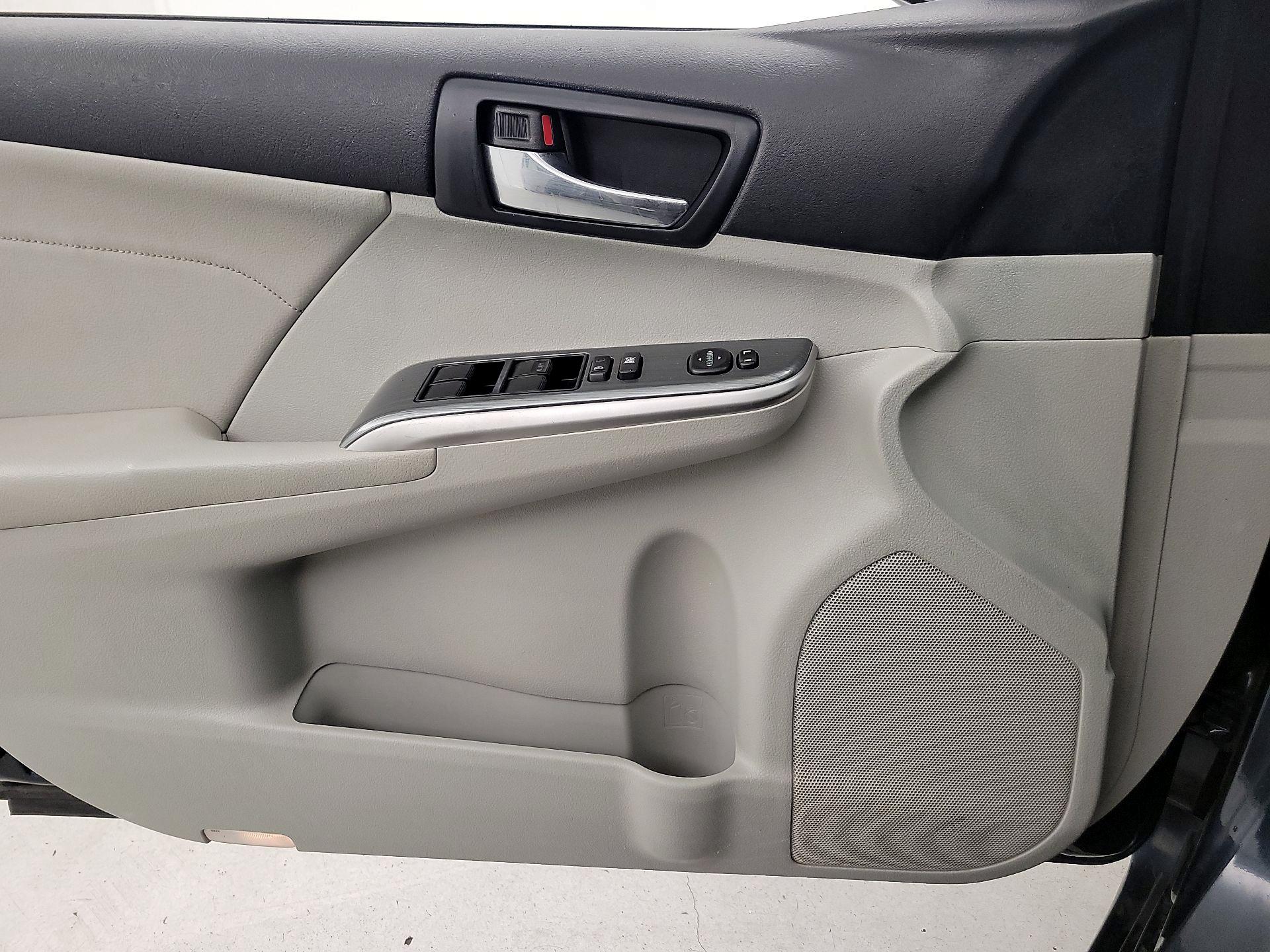 Thumbnail: 2014 Toyota Camry - 12