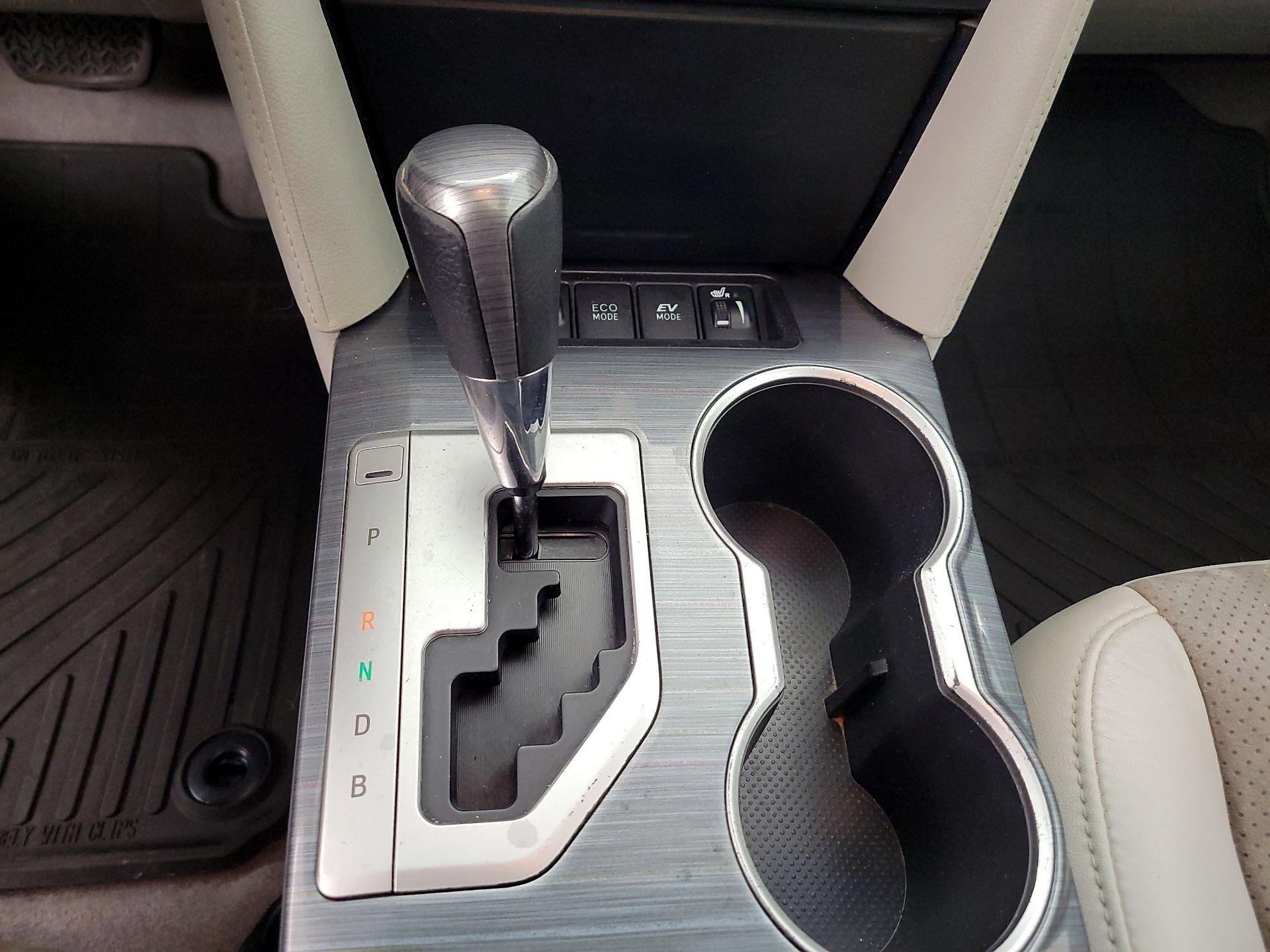 Thumbnail: 2014 Toyota Camry - 17