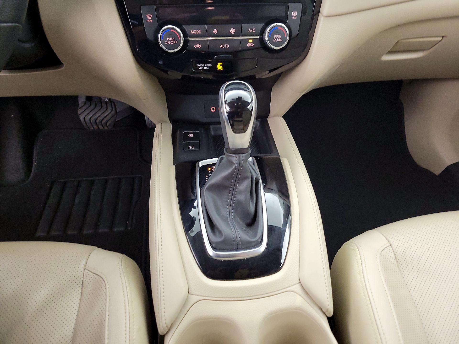 Thumbnail: 2020 Nissan Rogue - 18