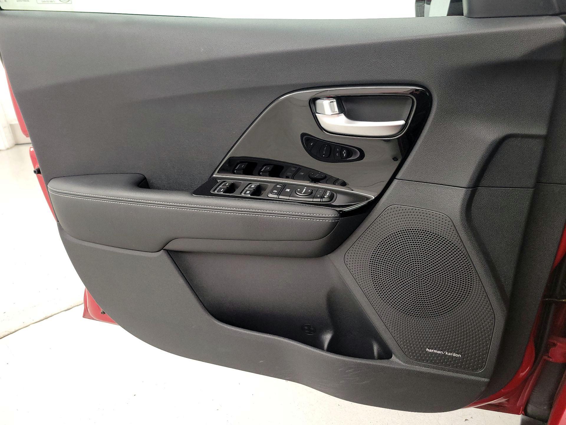 Thumbnail: 2022 Kia Niro - 12