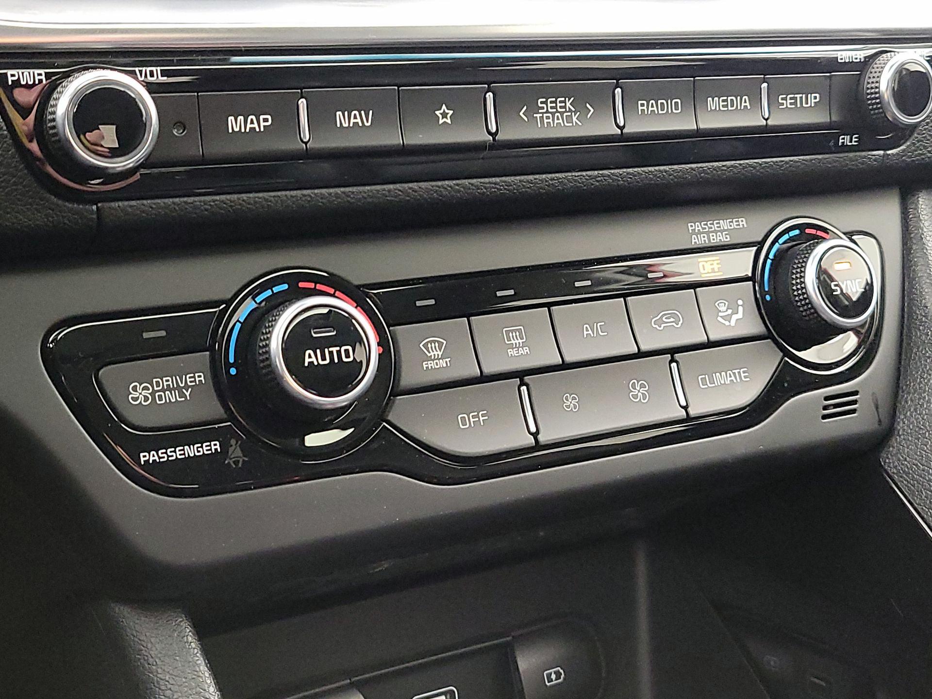 Thumbnail: 2022 Kia Niro - 17