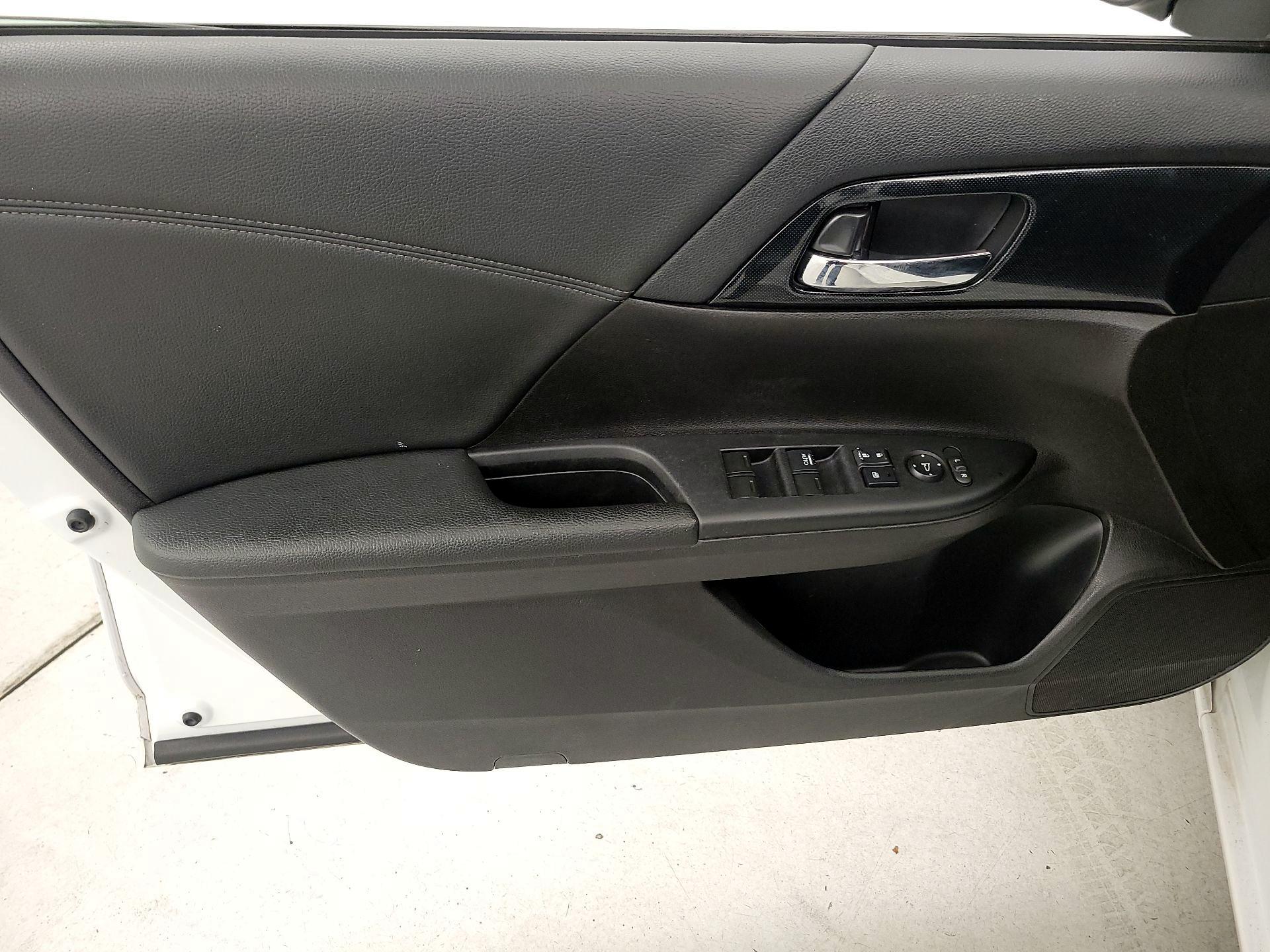 Thumbnail: 2015 Honda Accord - 12