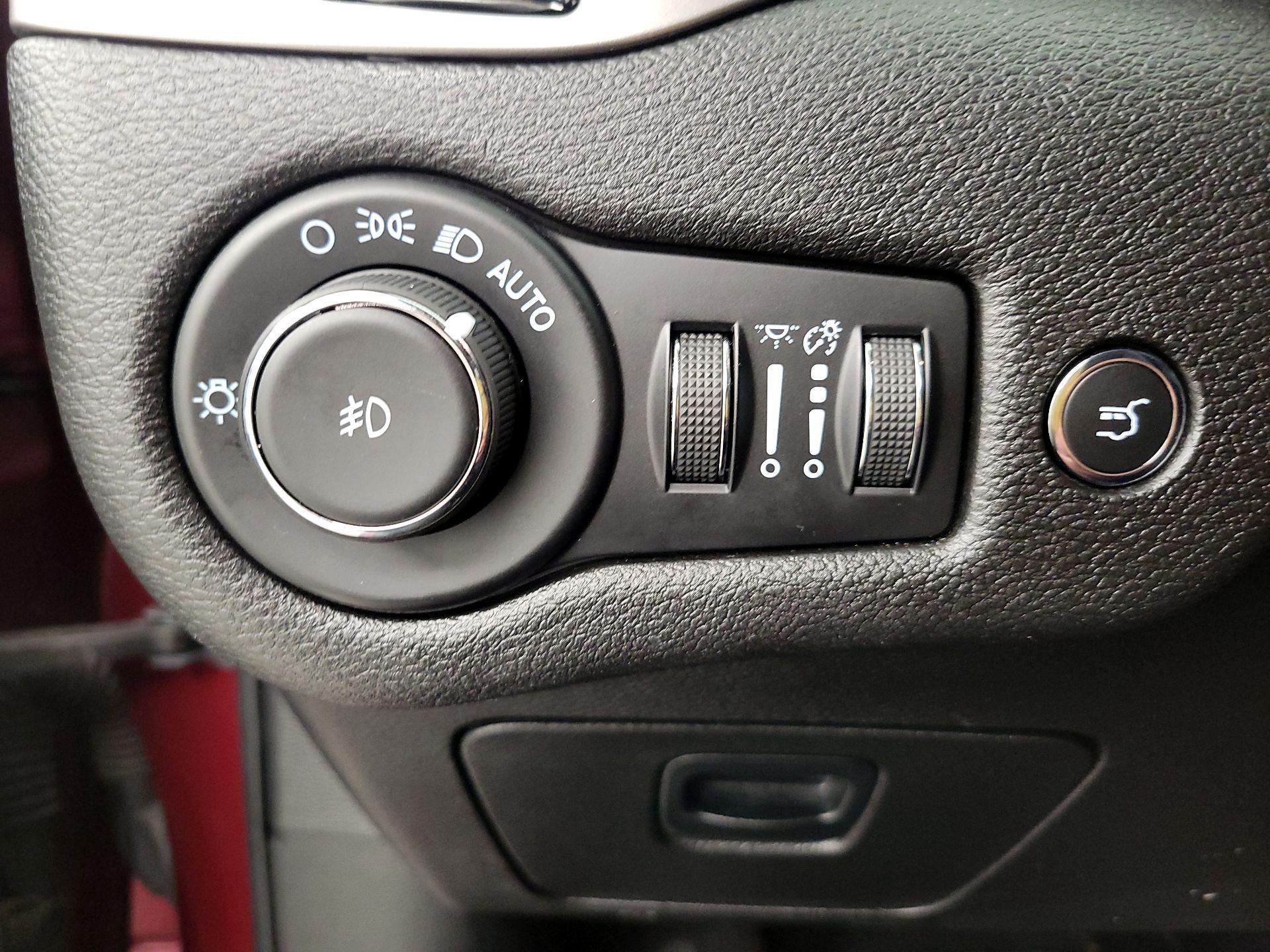 Thumbnail: 2021 Jeep Cherokee - 13