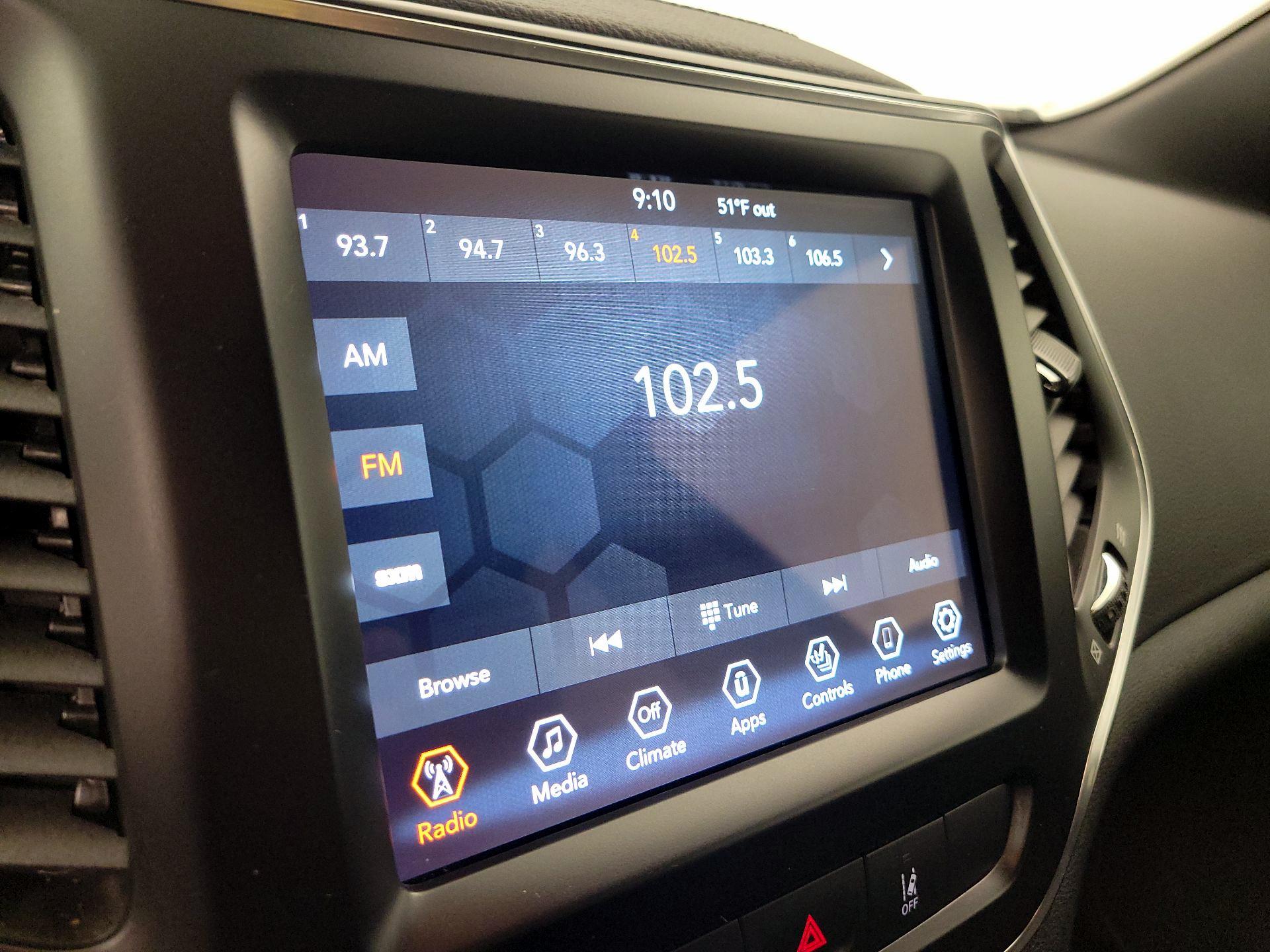 Thumbnail: 2021 Jeep Cherokee - 15