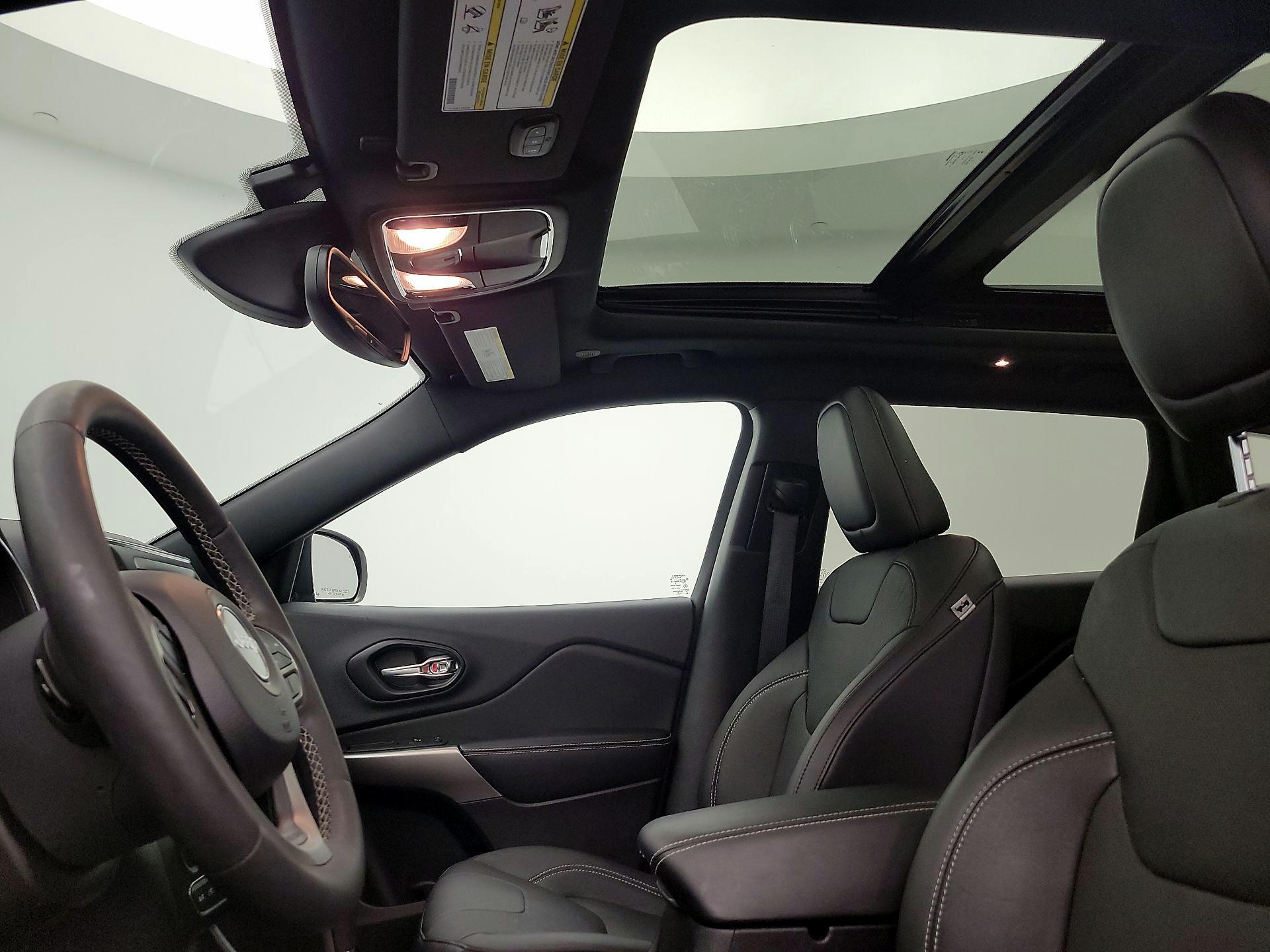 Thumbnail: 2021 Jeep Cherokee - 19