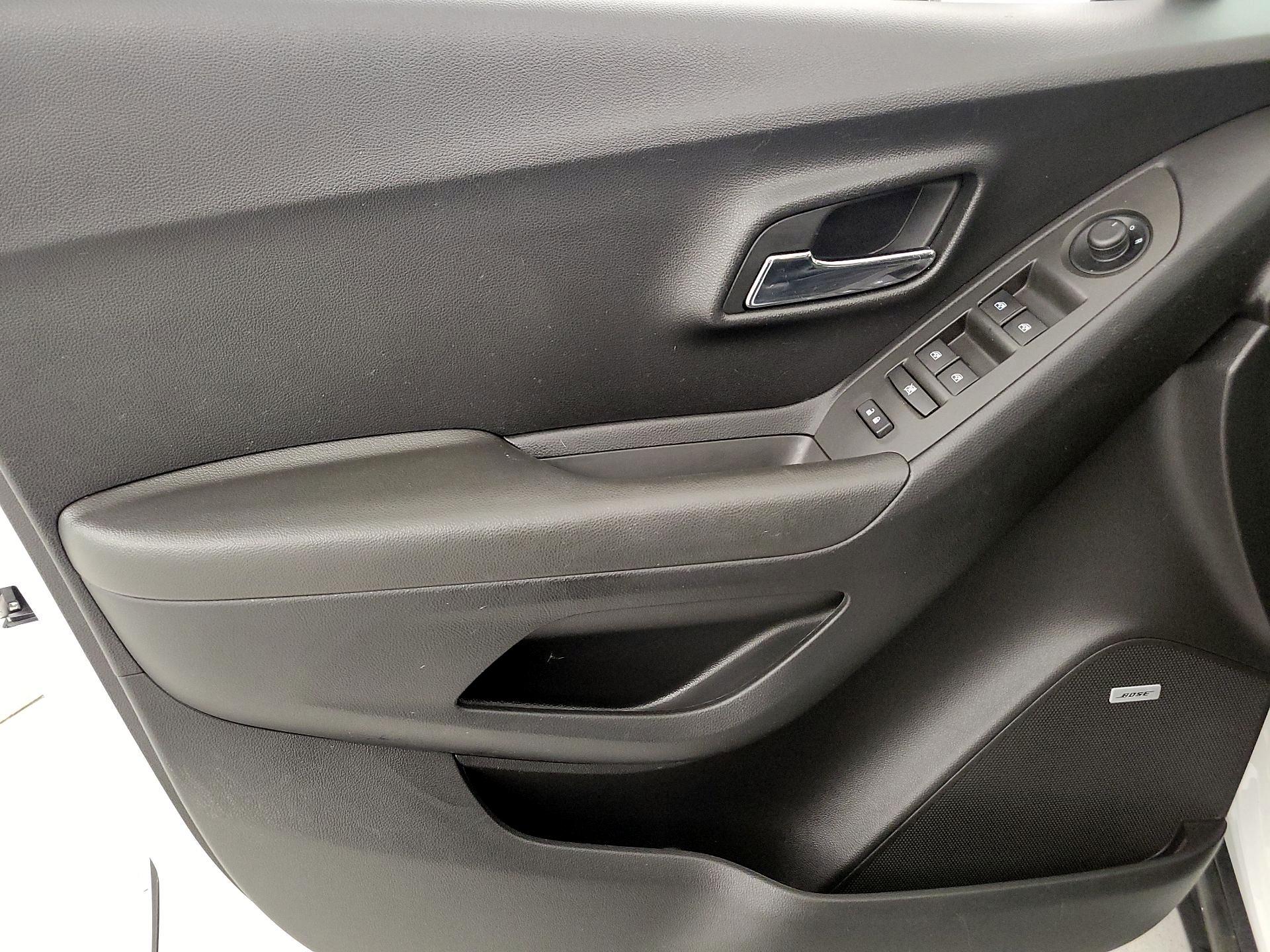 Thumbnail: 2015 Chevrolet Trax - 12