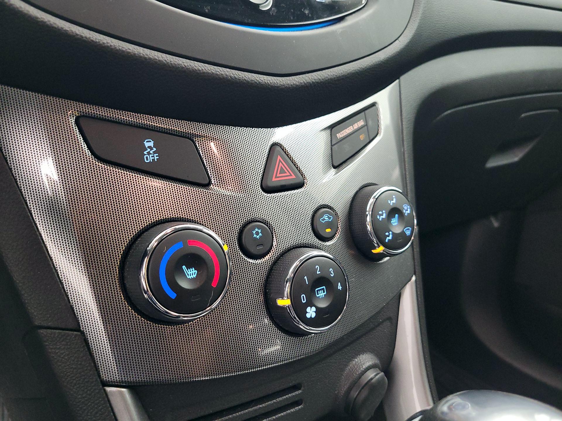 Thumbnail: 2015 Chevrolet Trax - 16