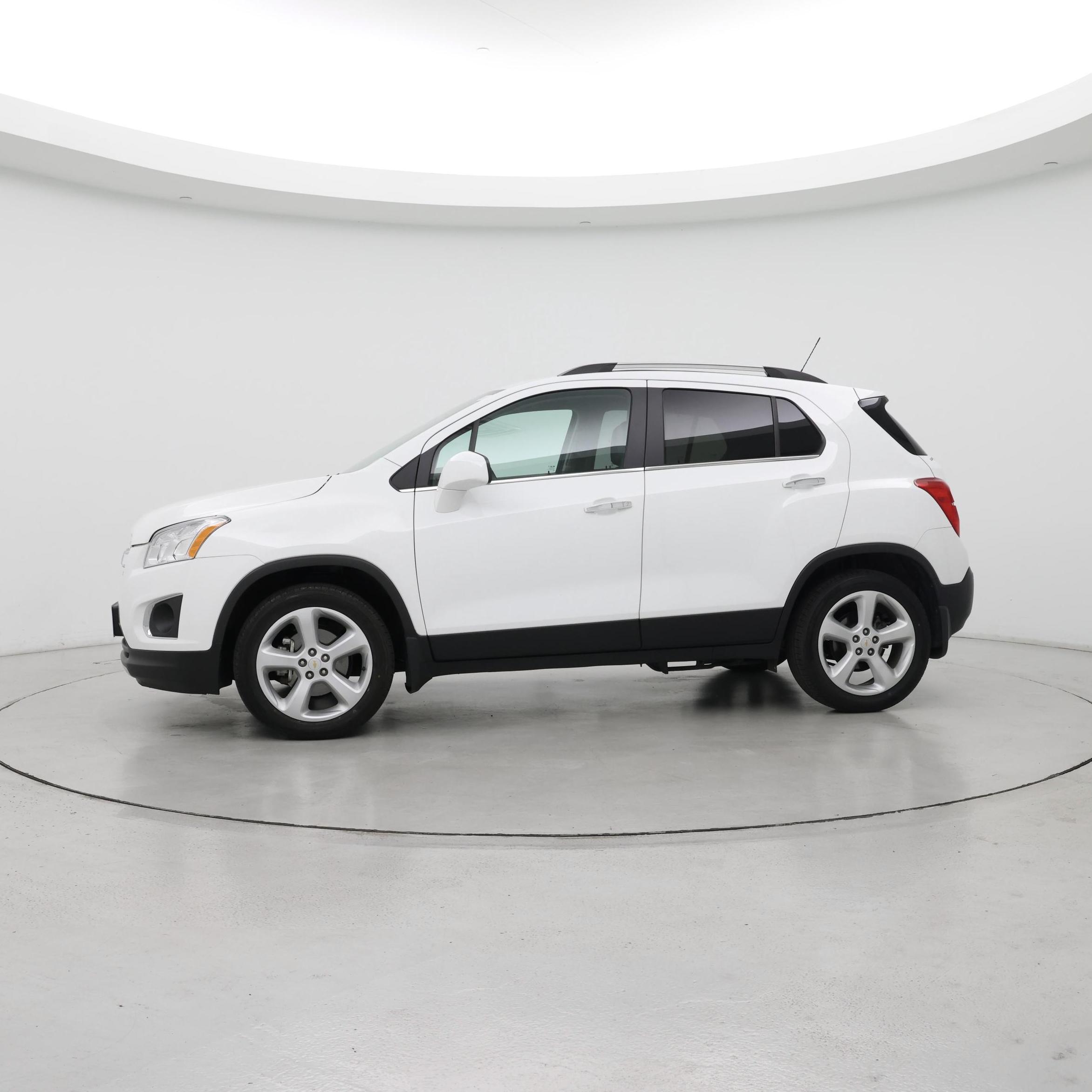 Thumbnail: 2015 Chevrolet Trax - 3