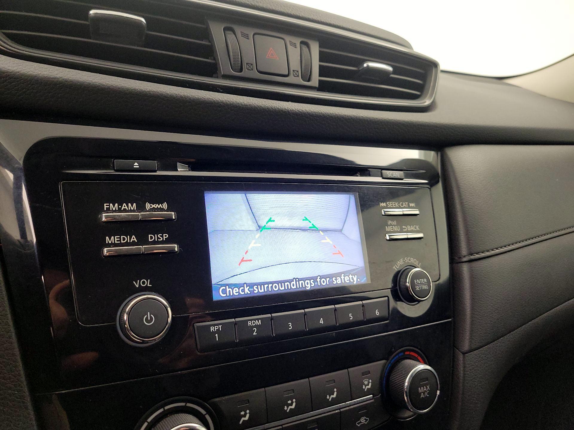 Thumbnail: 2017 Nissan Rogue - 14