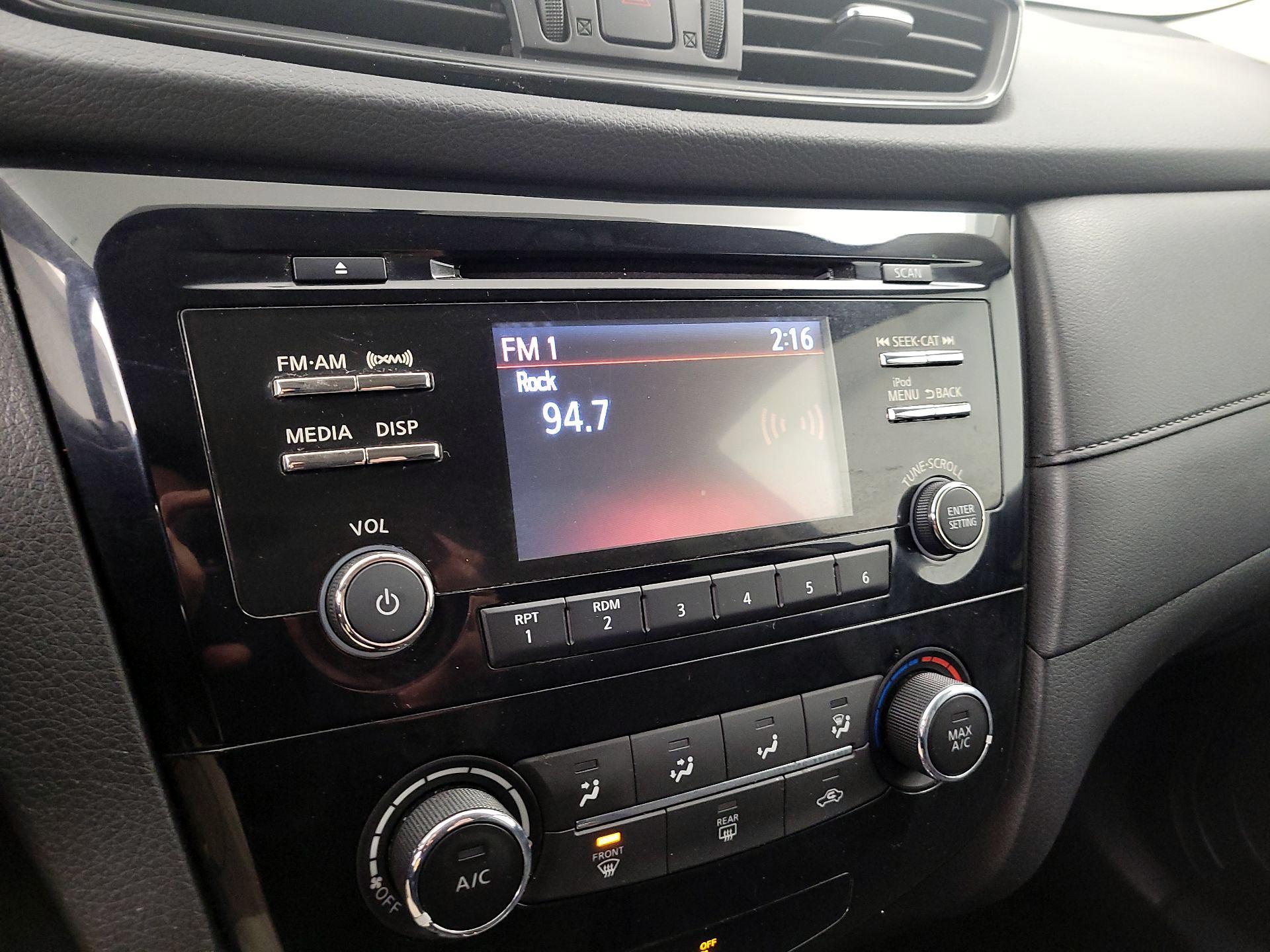 Thumbnail: 2017 Nissan Rogue - 15