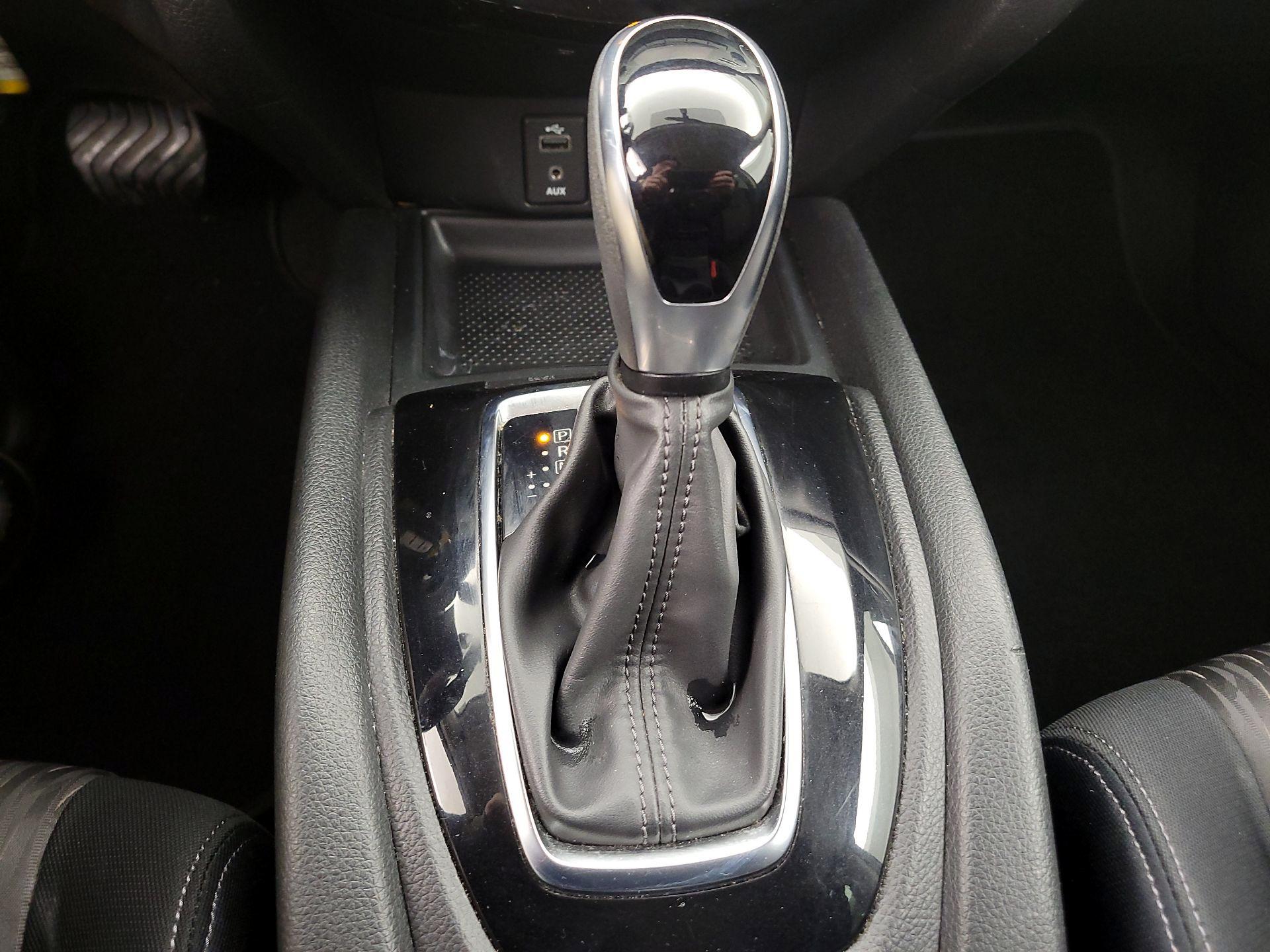 Thumbnail: 2017 Nissan Rogue - 17