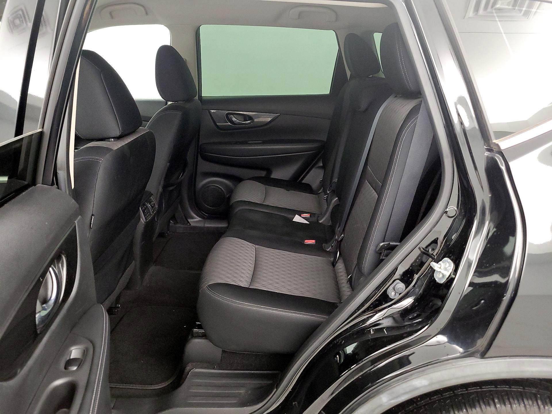 Thumbnail: 2017 Nissan Rogue - 19