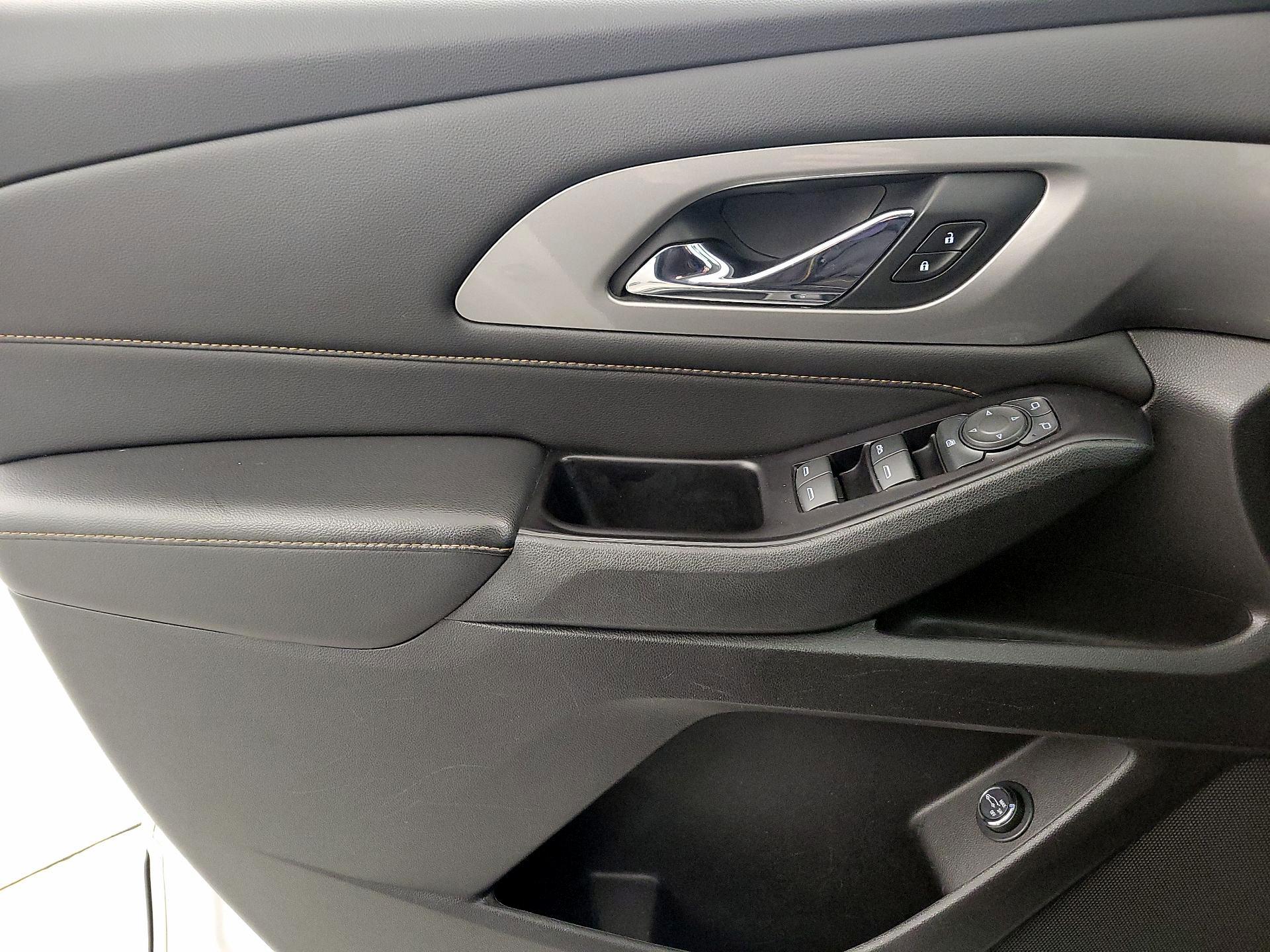 Thumbnail: 2018 Chevrolet Traverse - 12