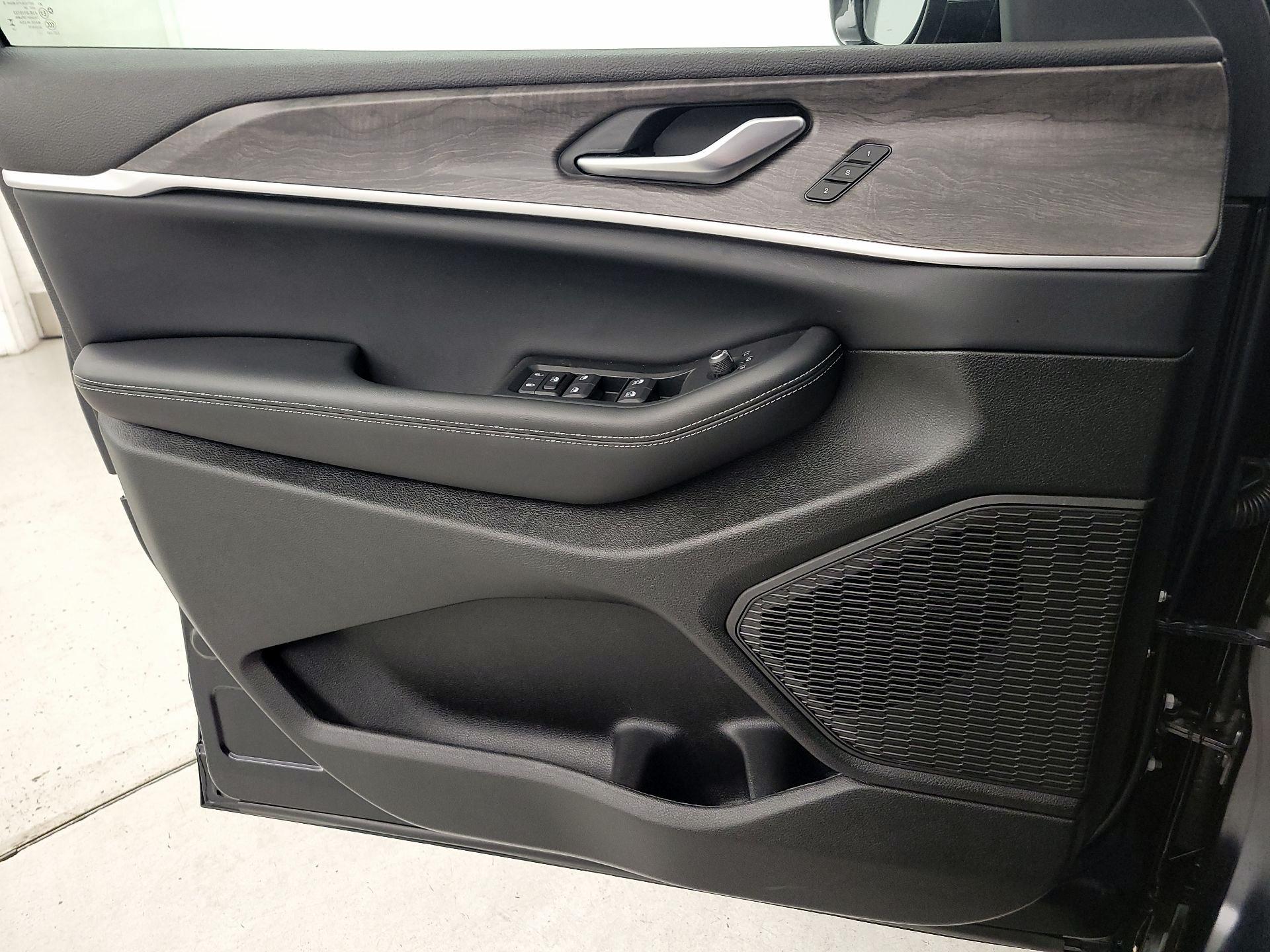 Thumbnail: 2024 Jeep Grand Cherokee - 12