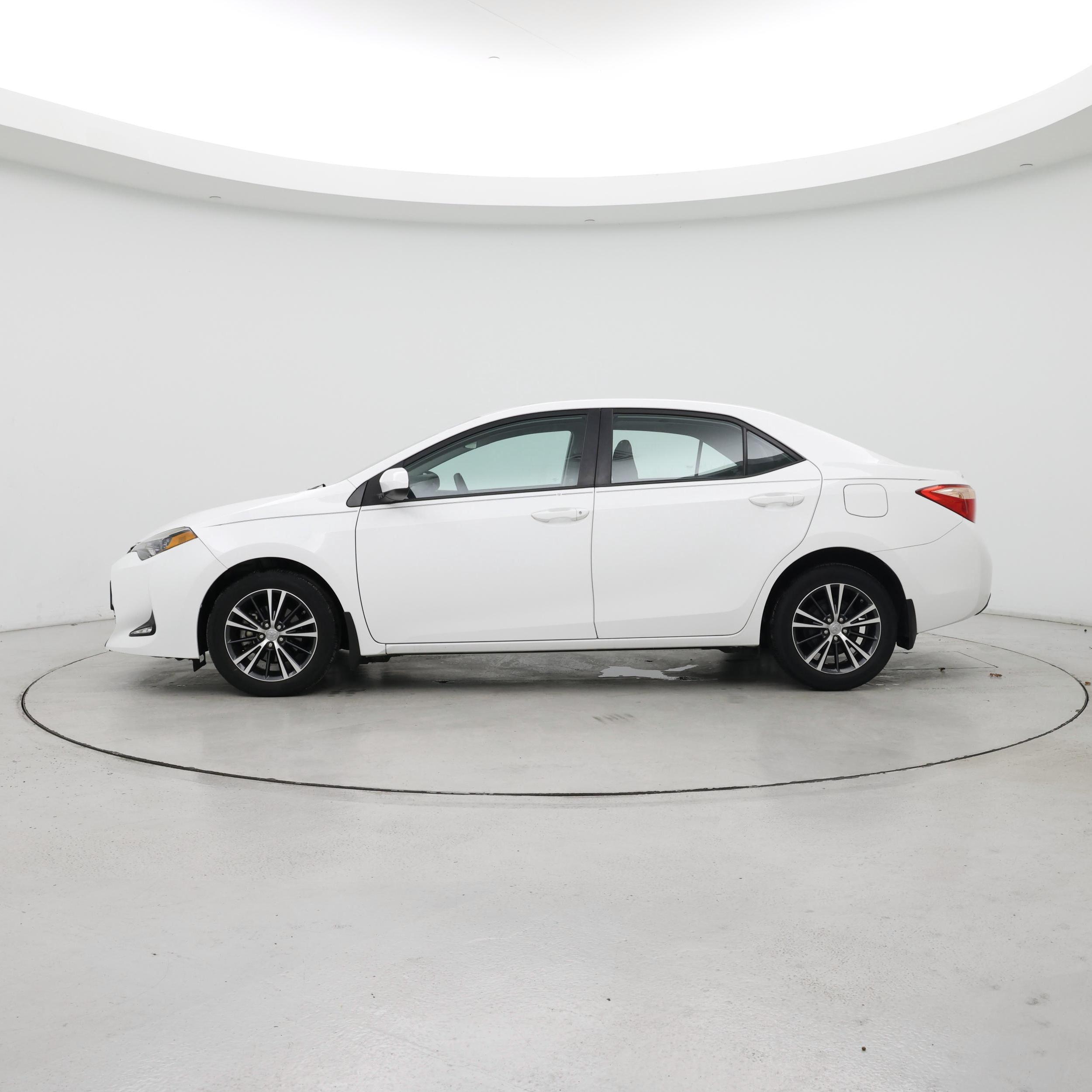 Thumbnail: 2018 Toyota Corolla - 3