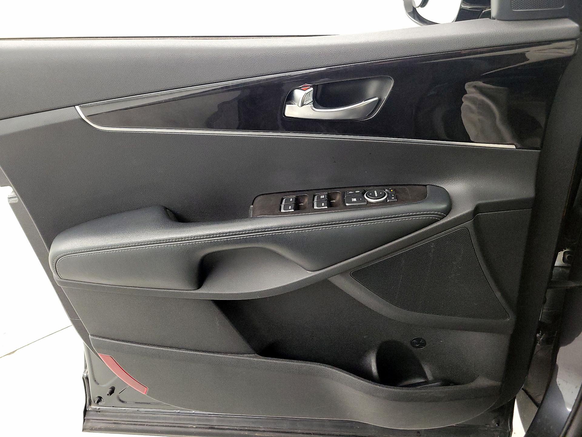 Thumbnail: 2017 Kia Sorento - 12