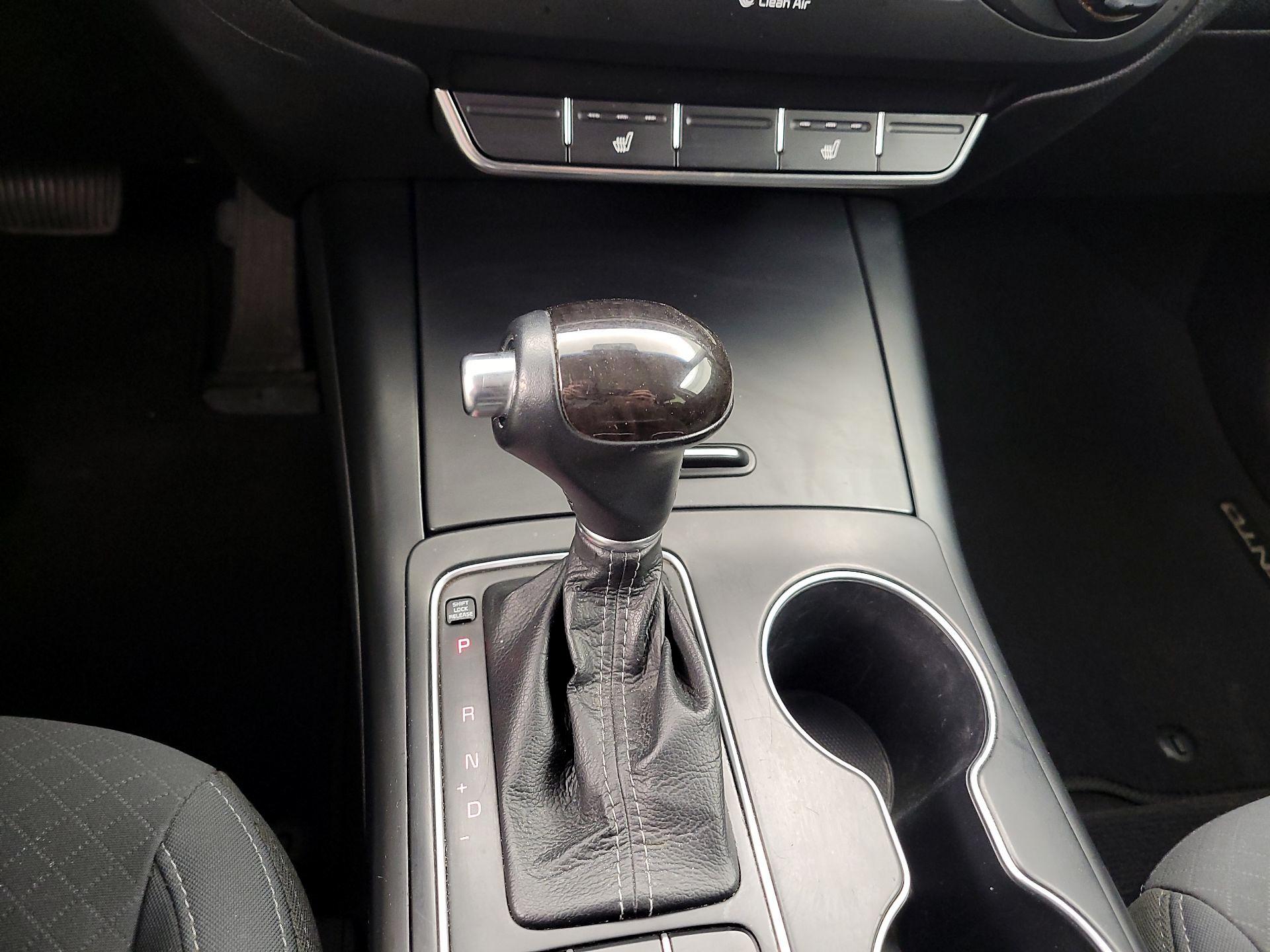 Thumbnail: 2017 Kia Sorento - 17