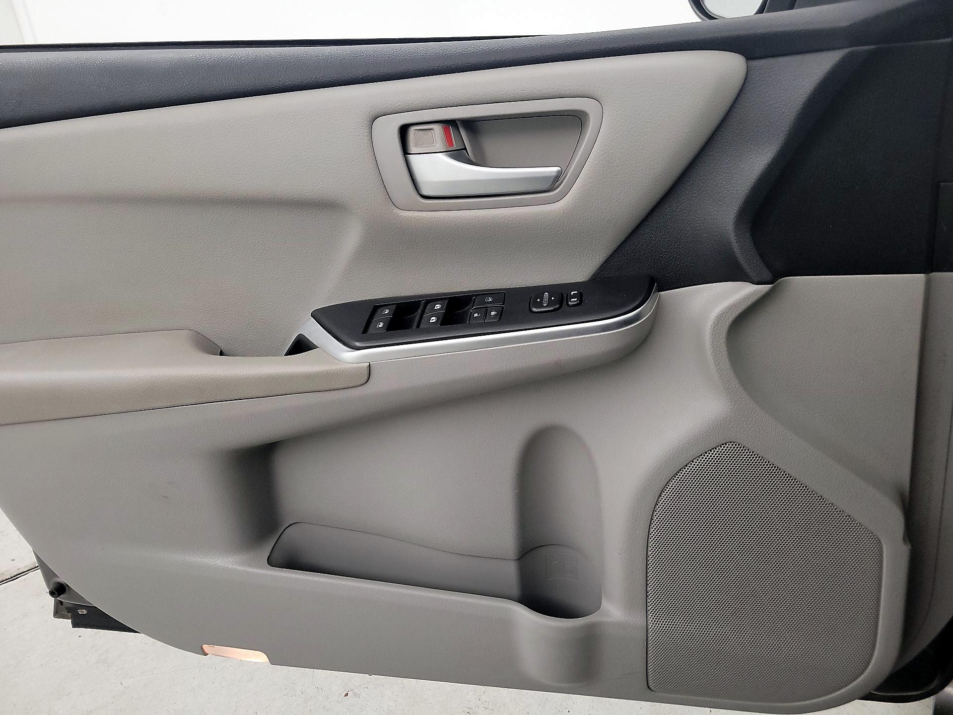 Thumbnail: 2015 Toyota Camry - 12