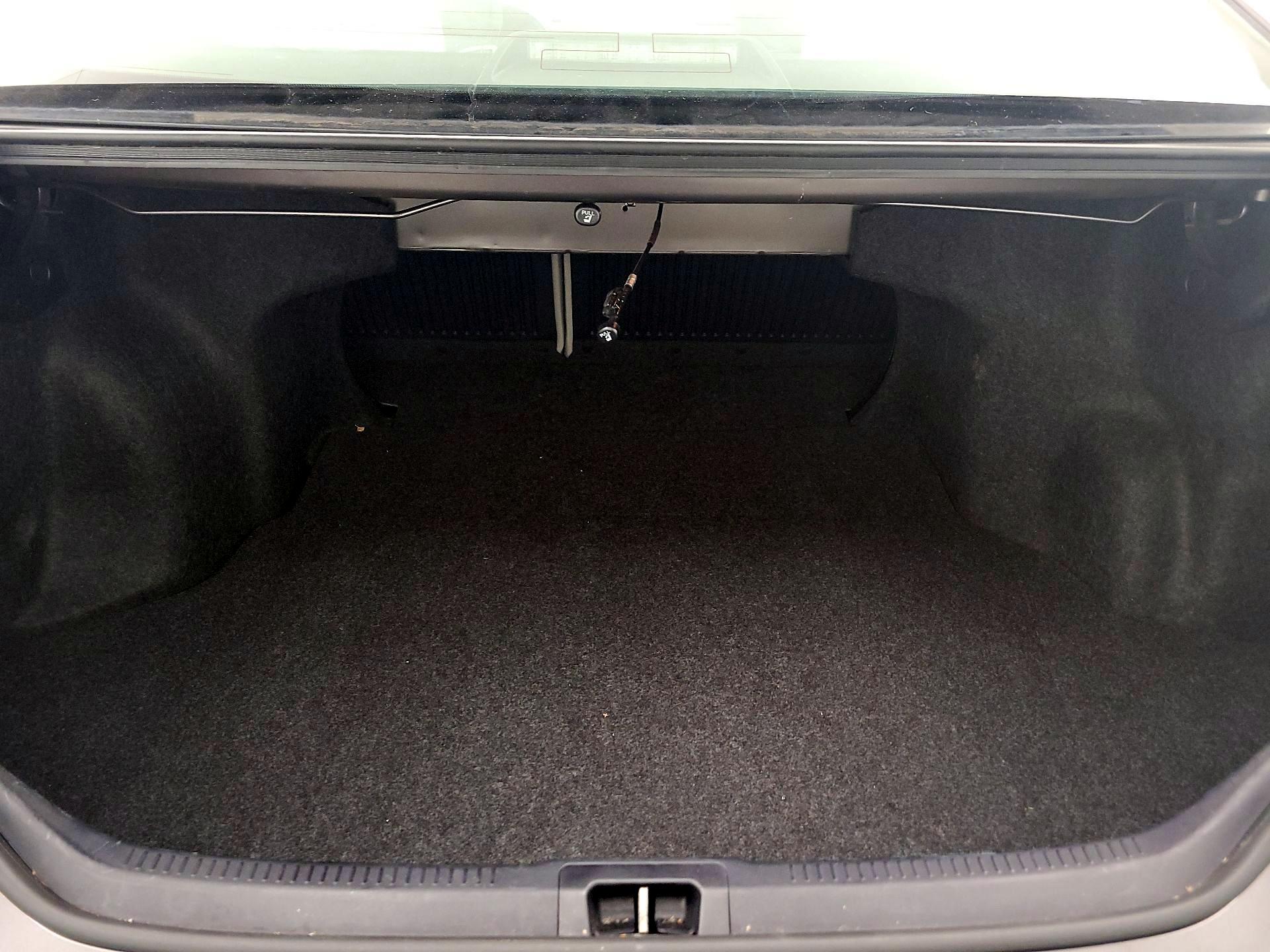 Thumbnail: 2015 Toyota Camry - 18