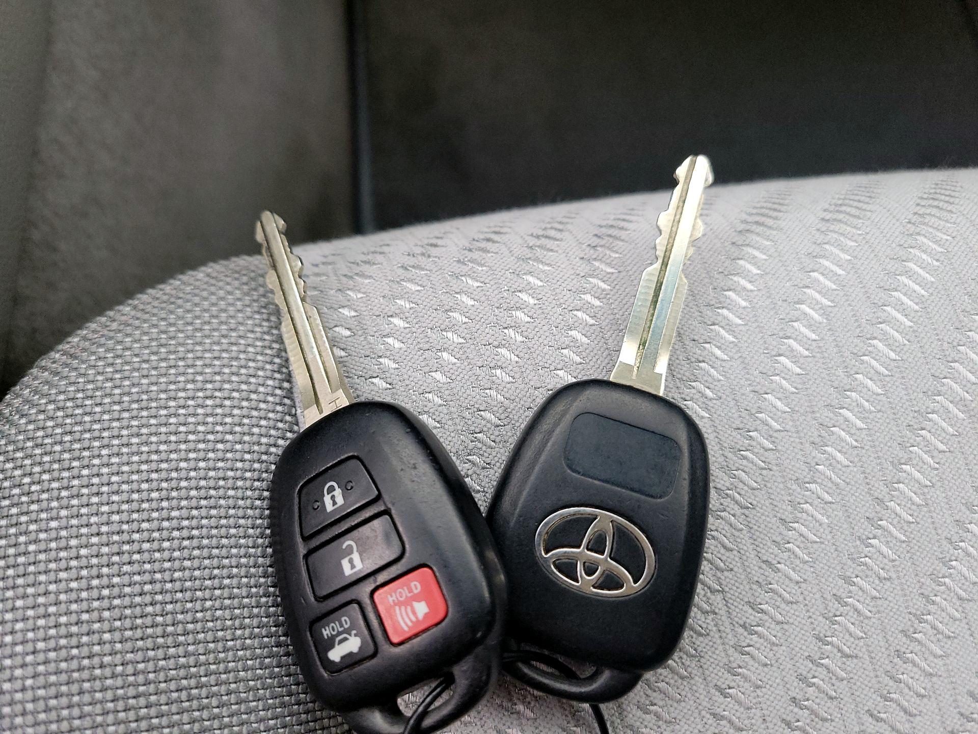 Thumbnail: 2015 Toyota Camry - 20