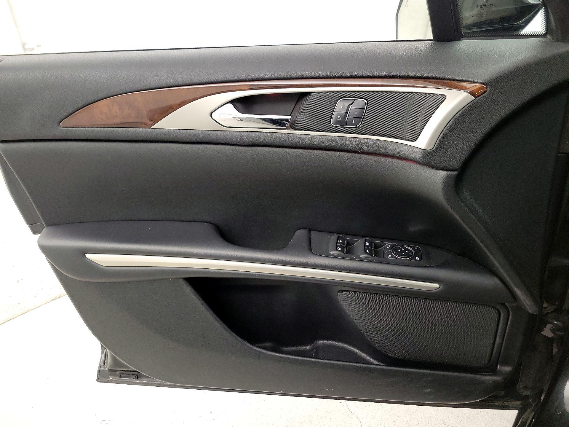 Thumbnail: 2015 Lincoln MKZ - 12