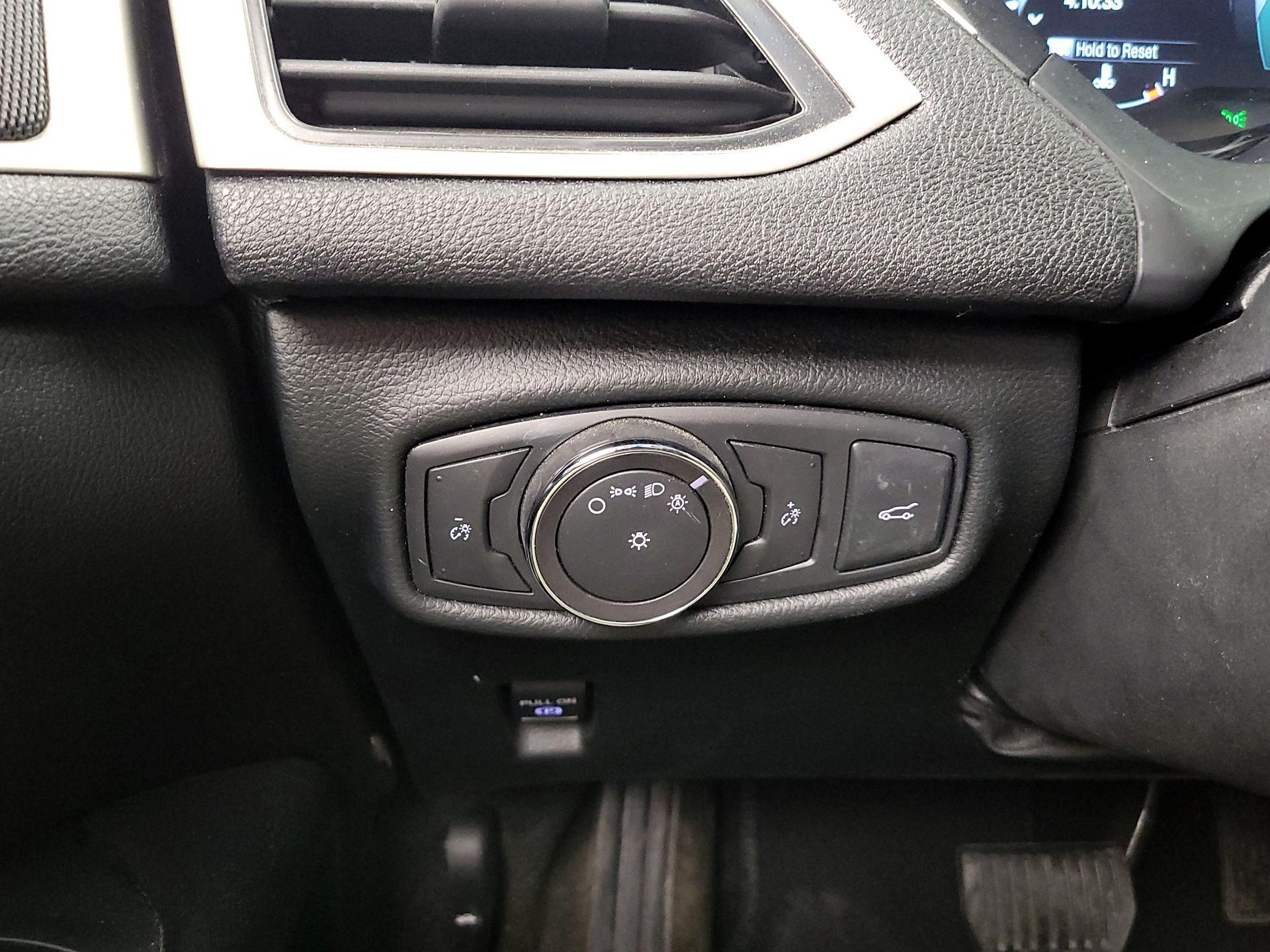 Thumbnail: 2015 Lincoln MKZ - 13