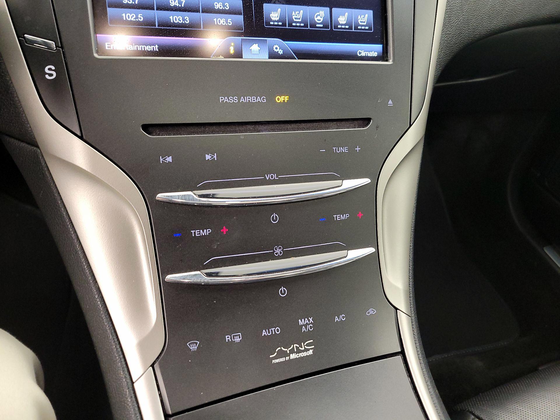 Thumbnail: 2015 Lincoln MKZ - 16